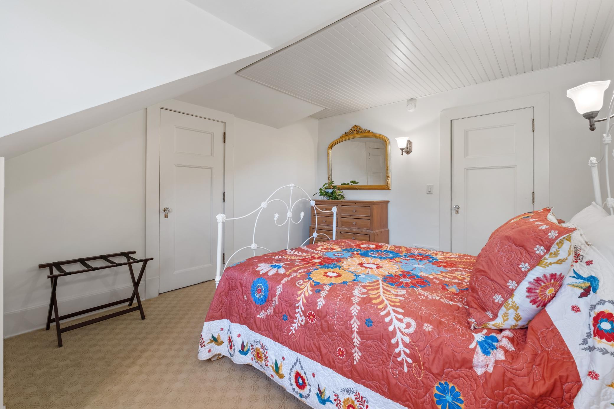 370 Summit Avenue Unit: 3