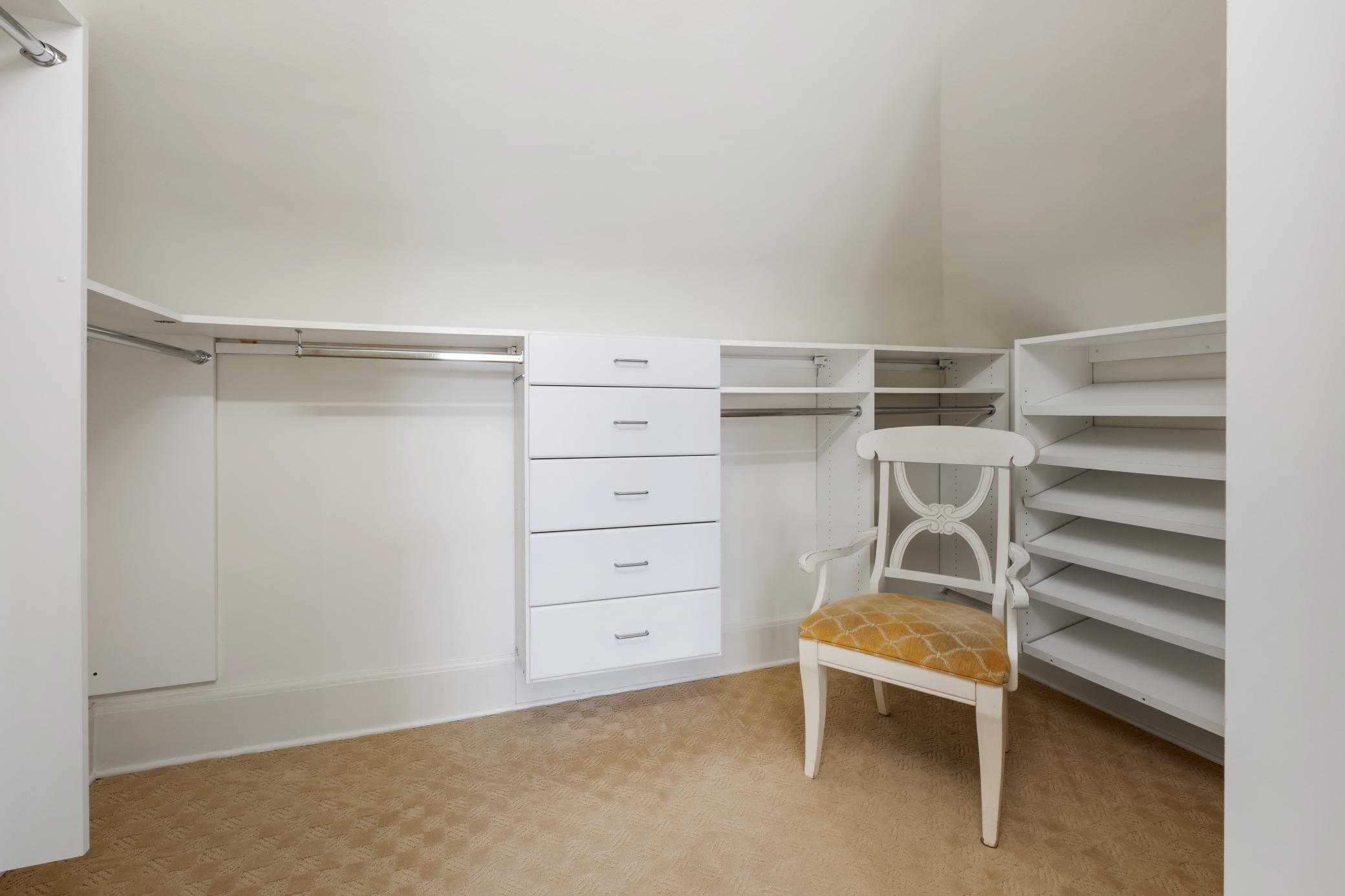 370 Summit Avenue Unit: 3