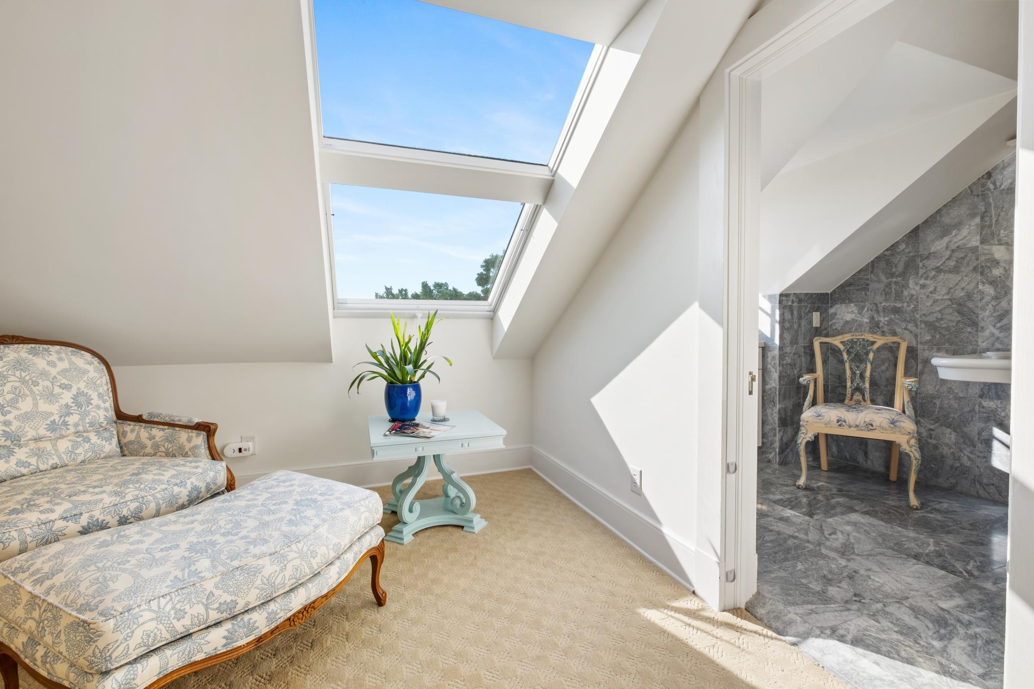 370 Summit Avenue Unit: 3