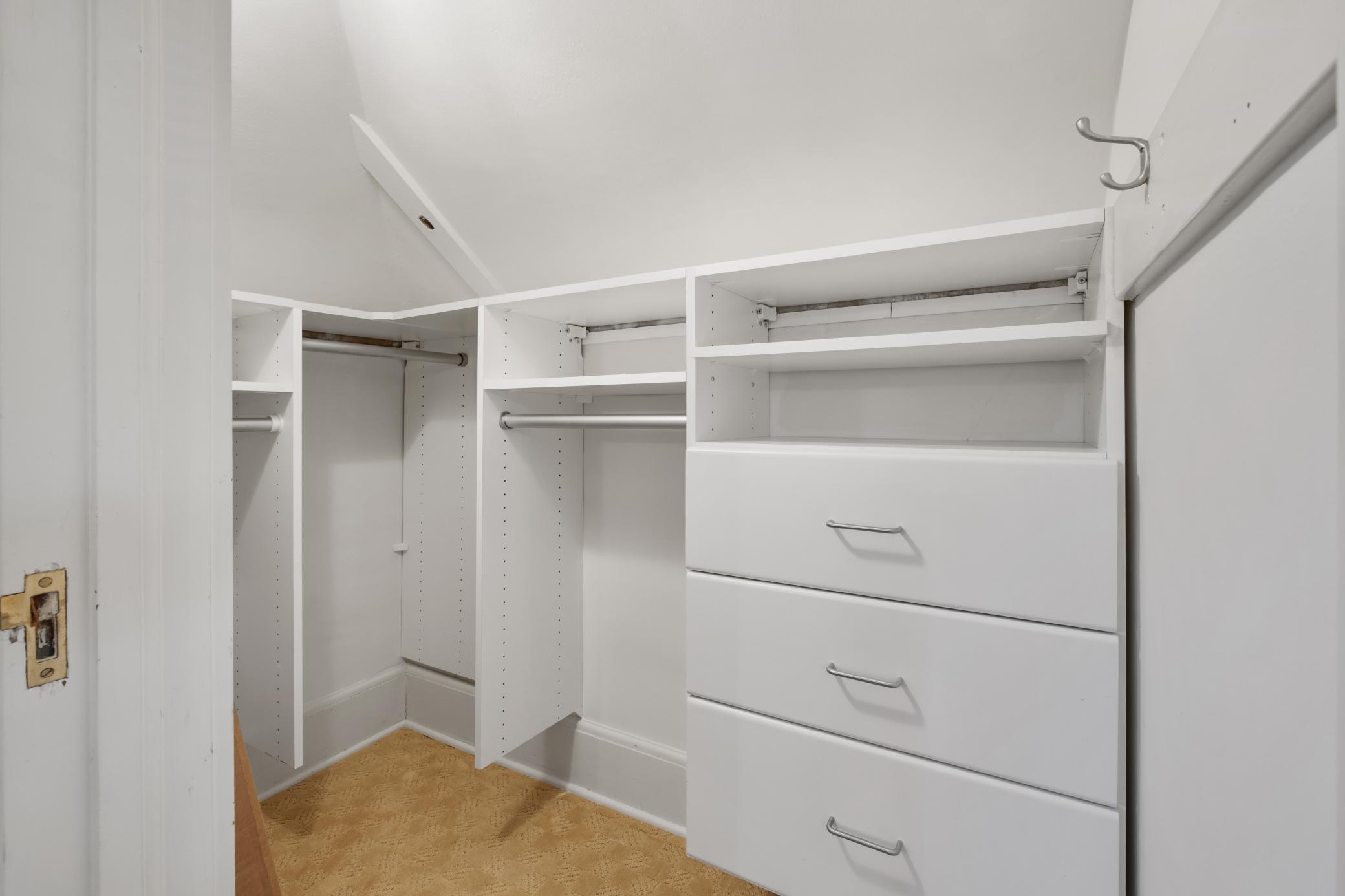 370 Summit Avenue Unit: 3