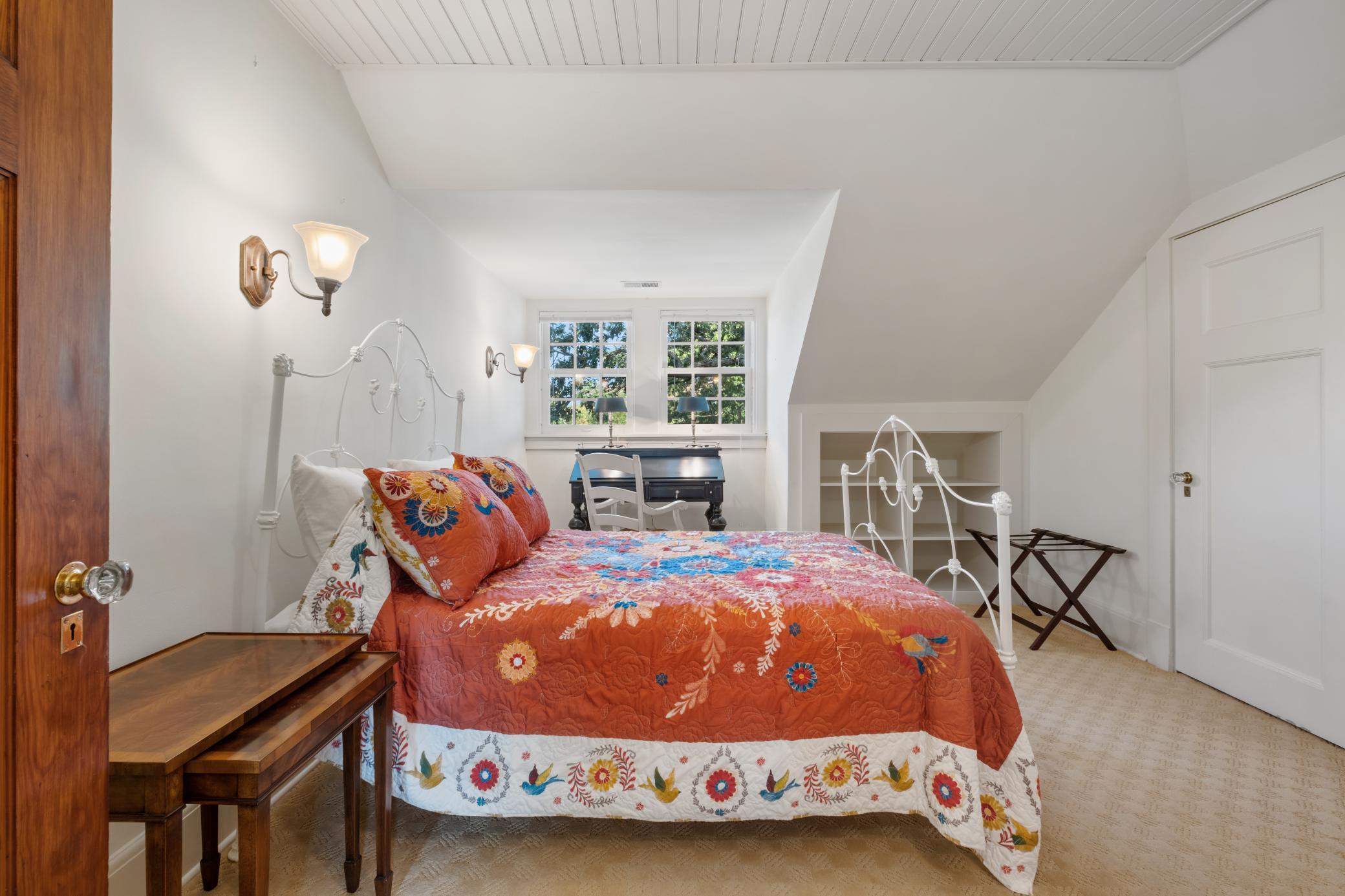 370 Summit Avenue Unit: 3