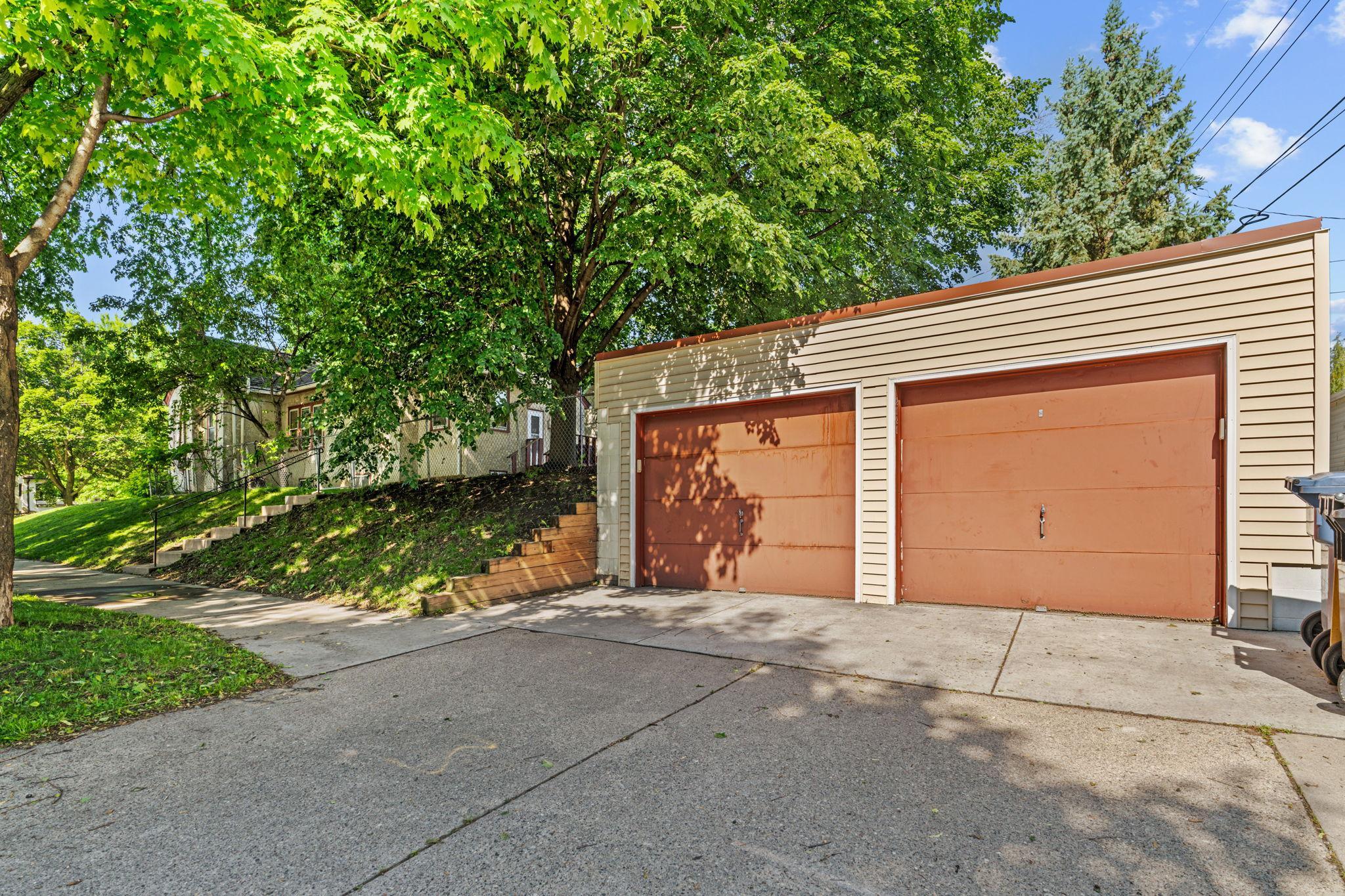 2121 Saint Anthony Parkway
