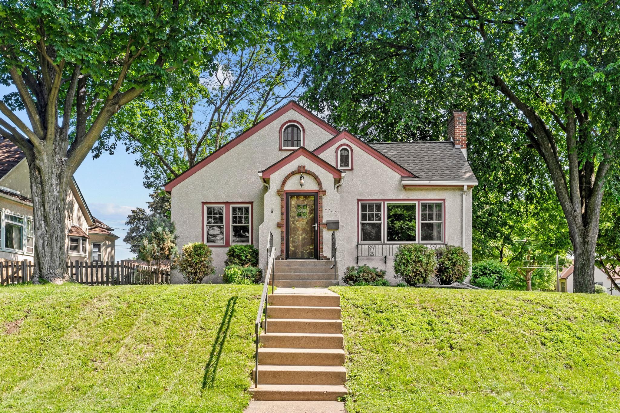 2121 Saint Anthony Parkway