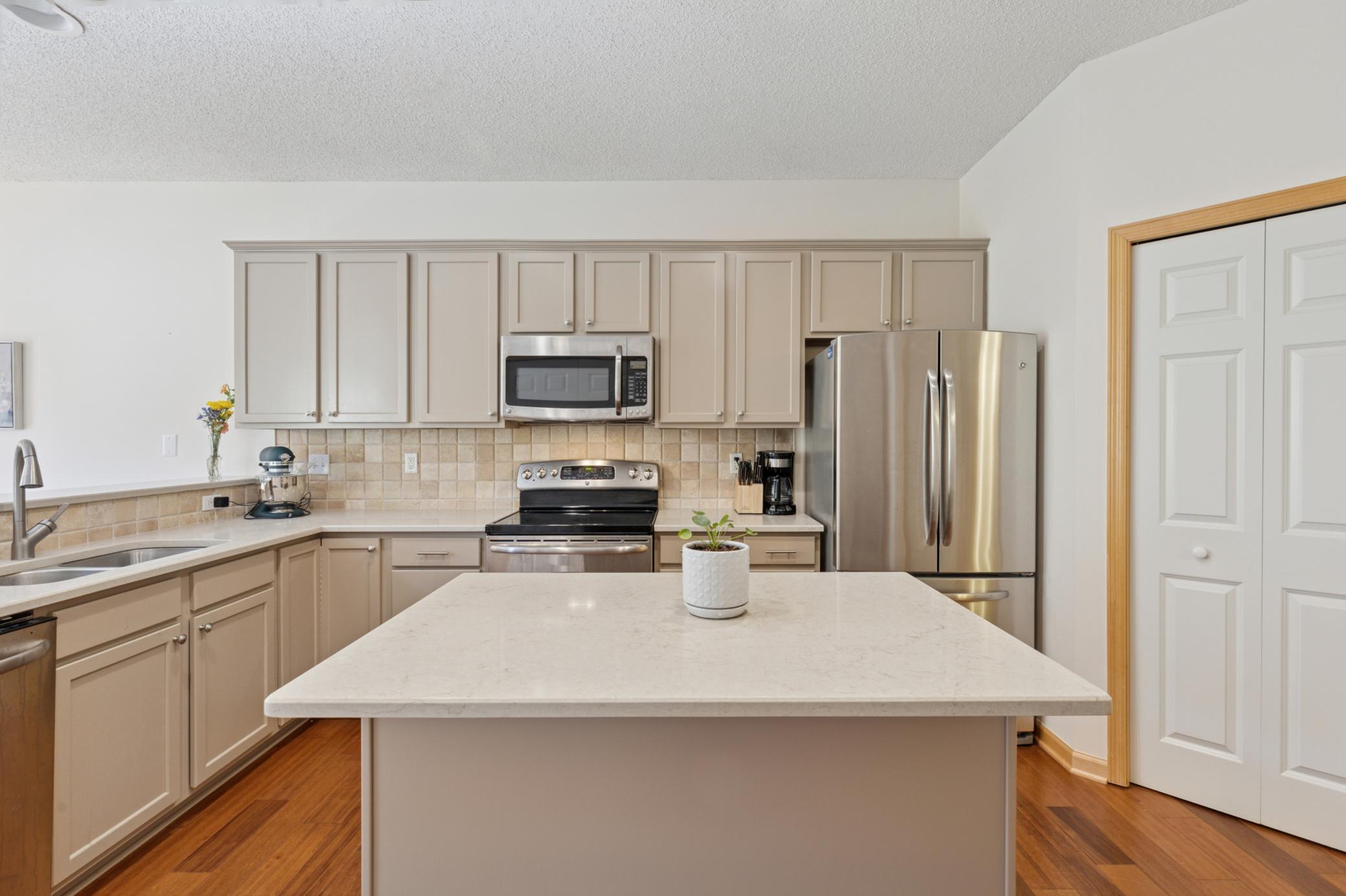 13915 52nd Avenue N Unit: 1204