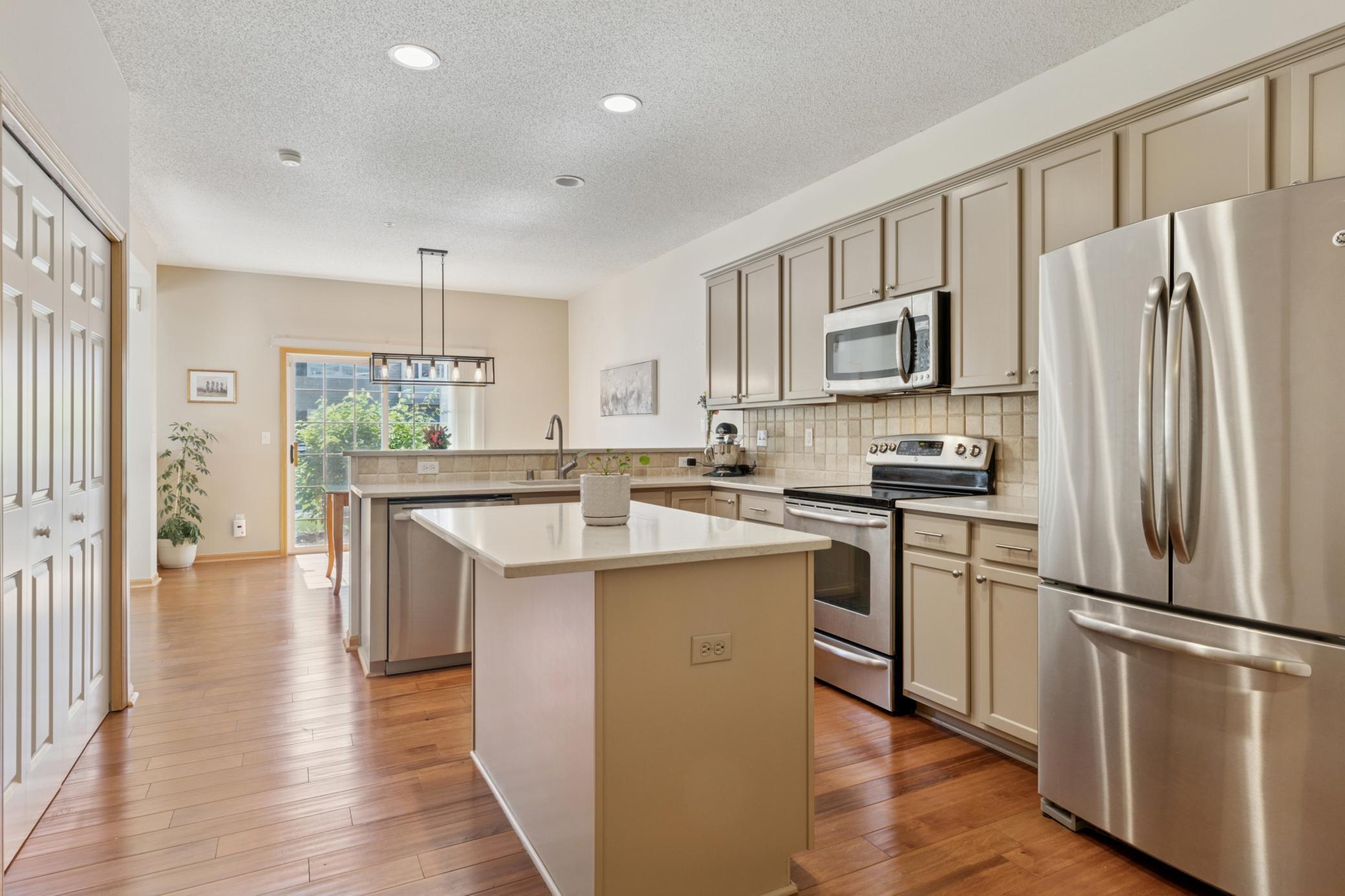 13915 52nd Avenue N Unit: 1204