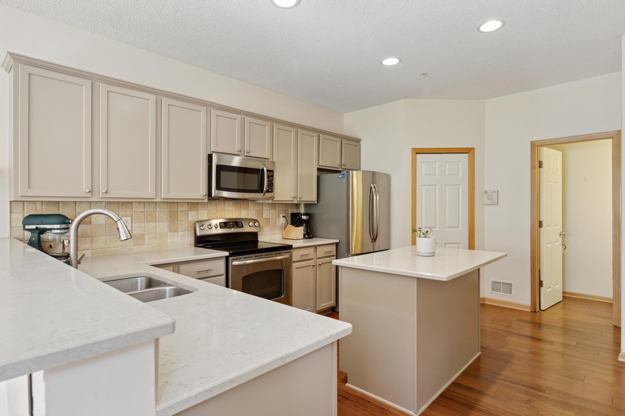 13915 52nd Avenue N Unit: 1204