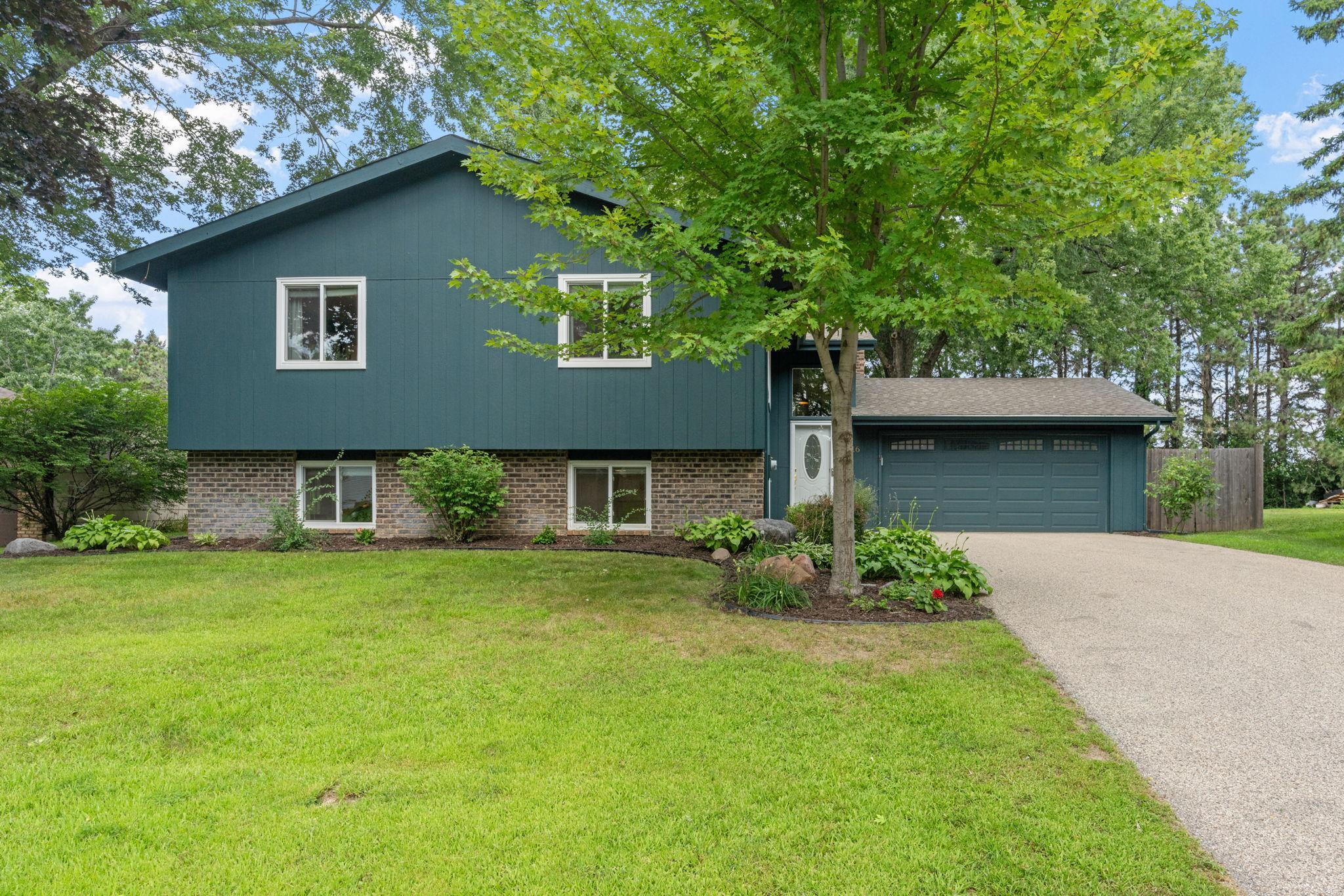 3116 Red Oak Circle N