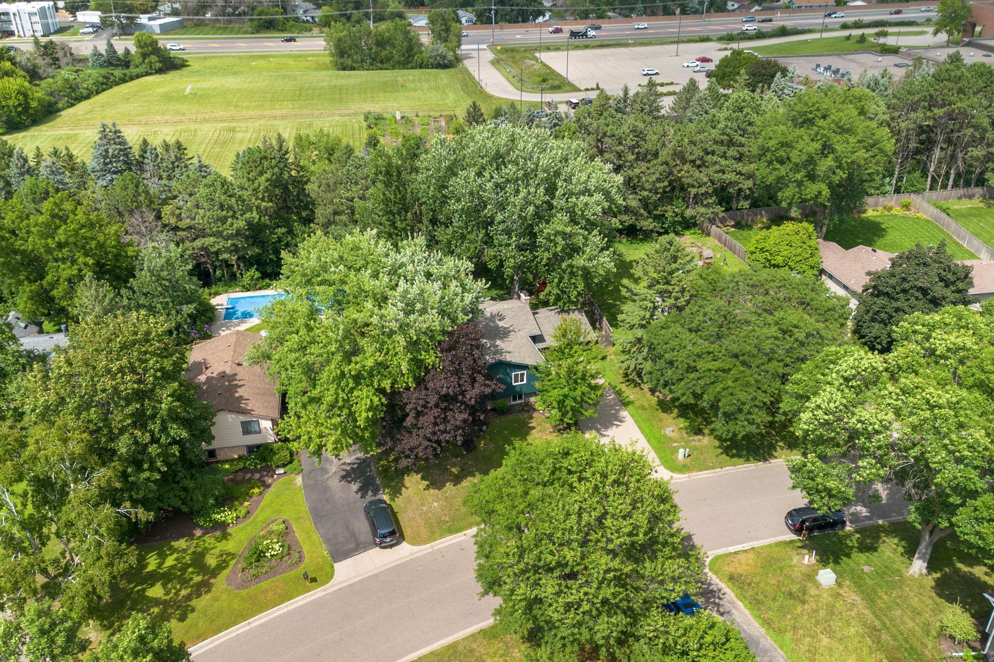 3116 Red Oak Circle N