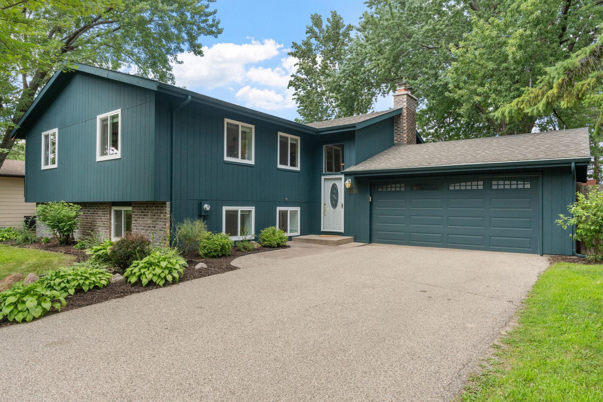3116 Red Oak Circle N