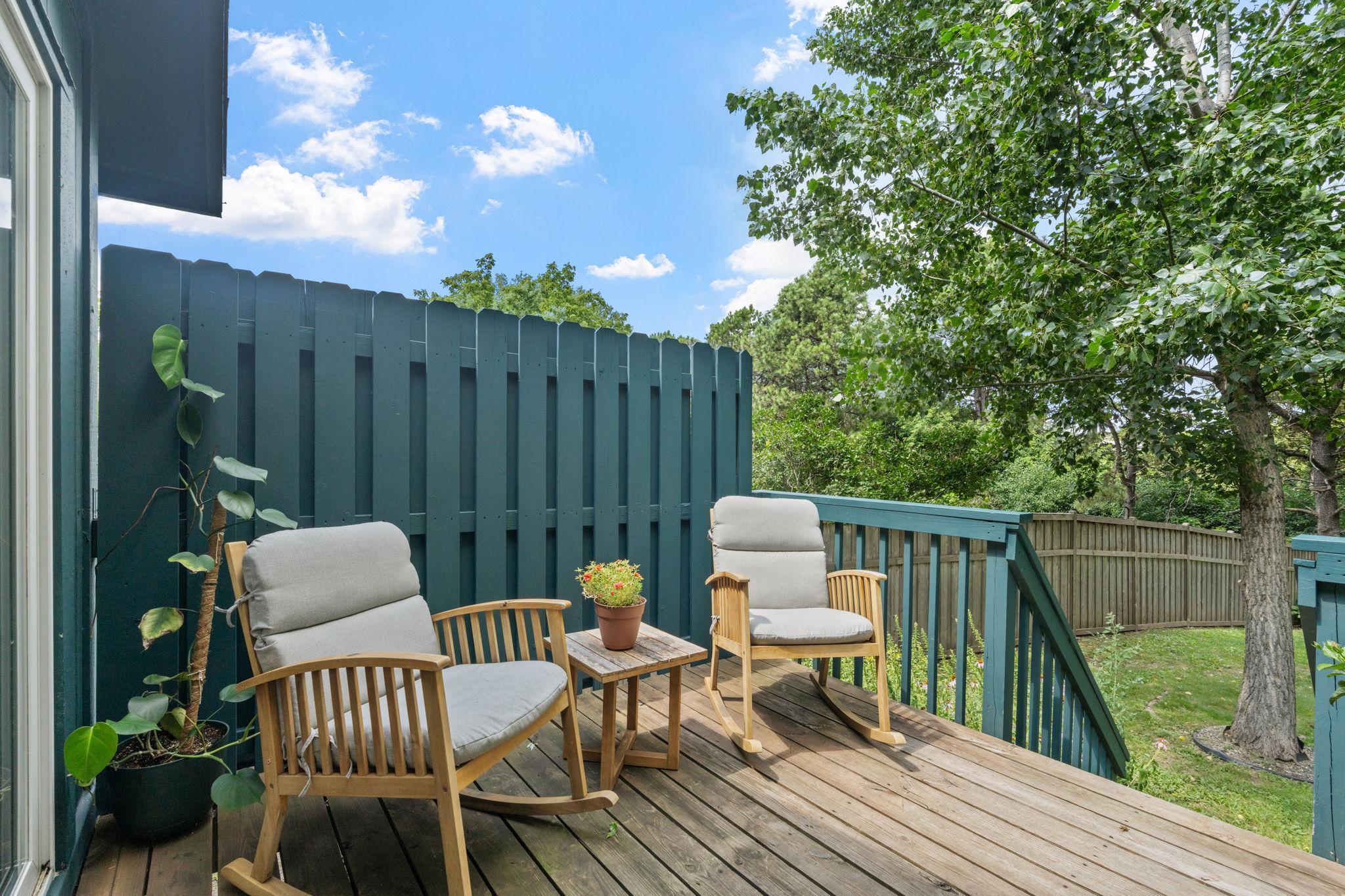 3116 Red Oak Circle N