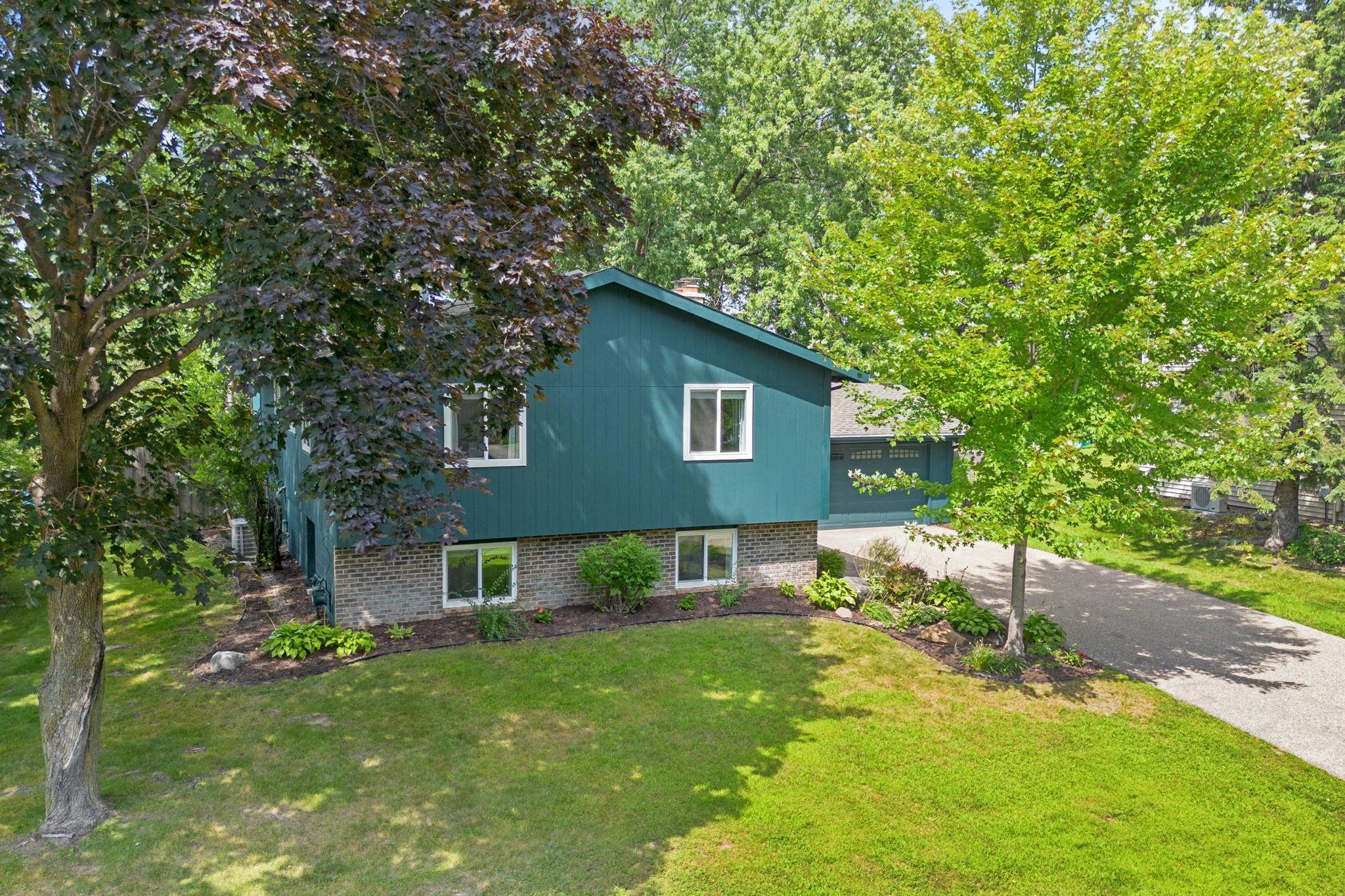 3116 Red Oak Circle N