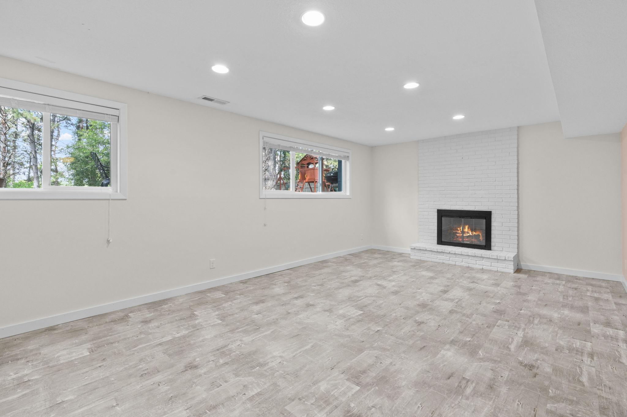 3116 Red Oak Circle N