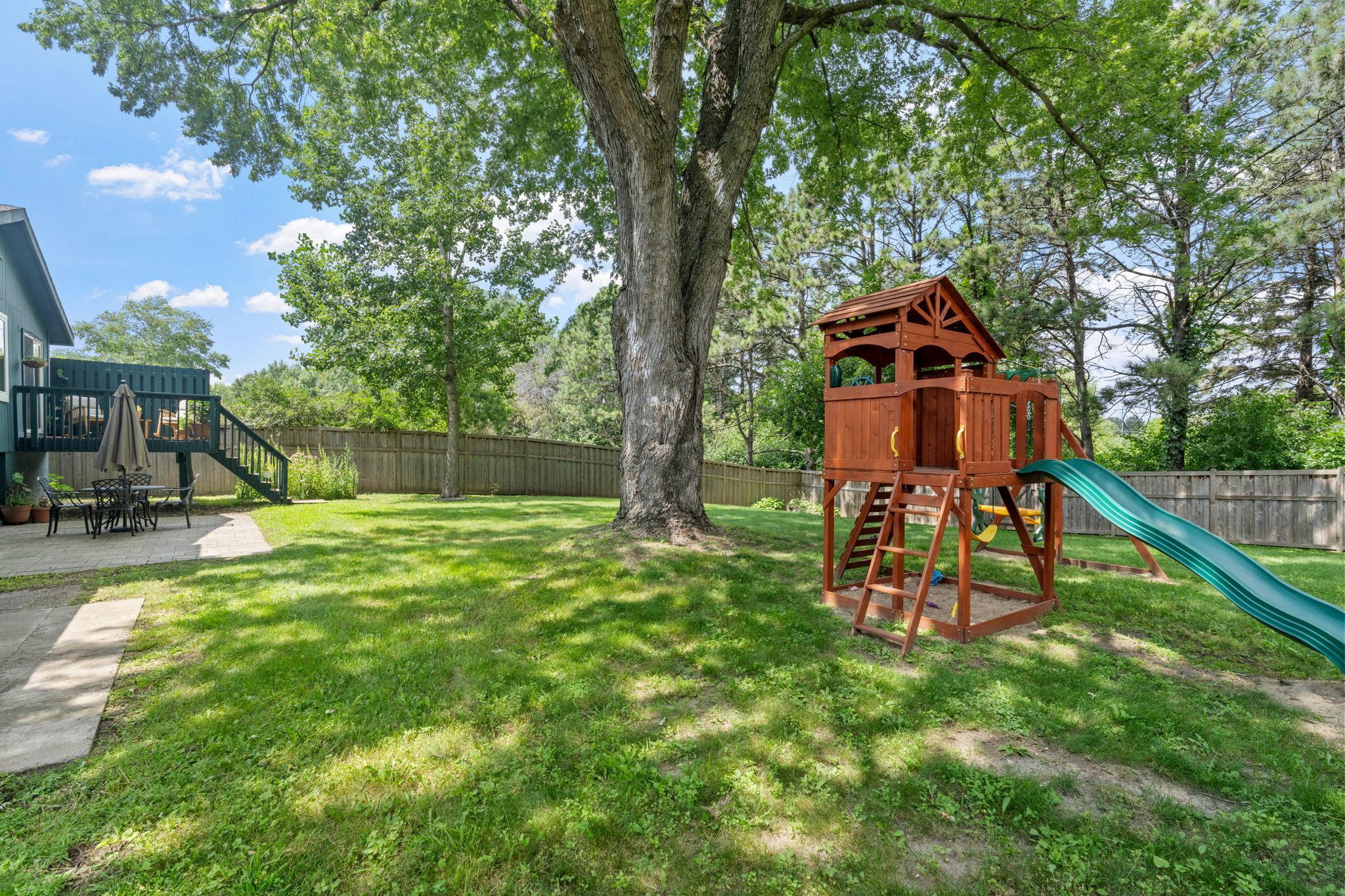 3116 Red Oak Circle N