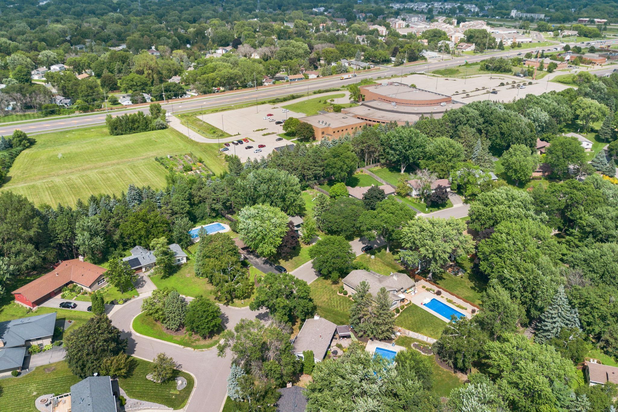3116 Red Oak Circle N