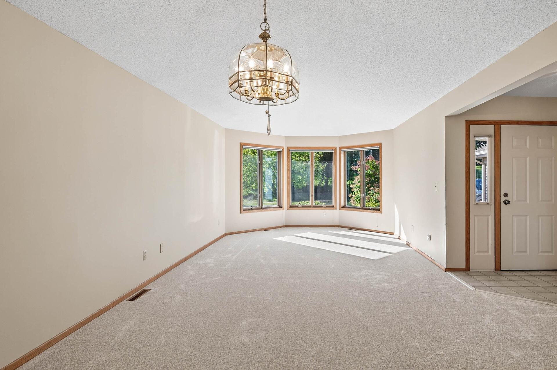 4454 Victoria Street N