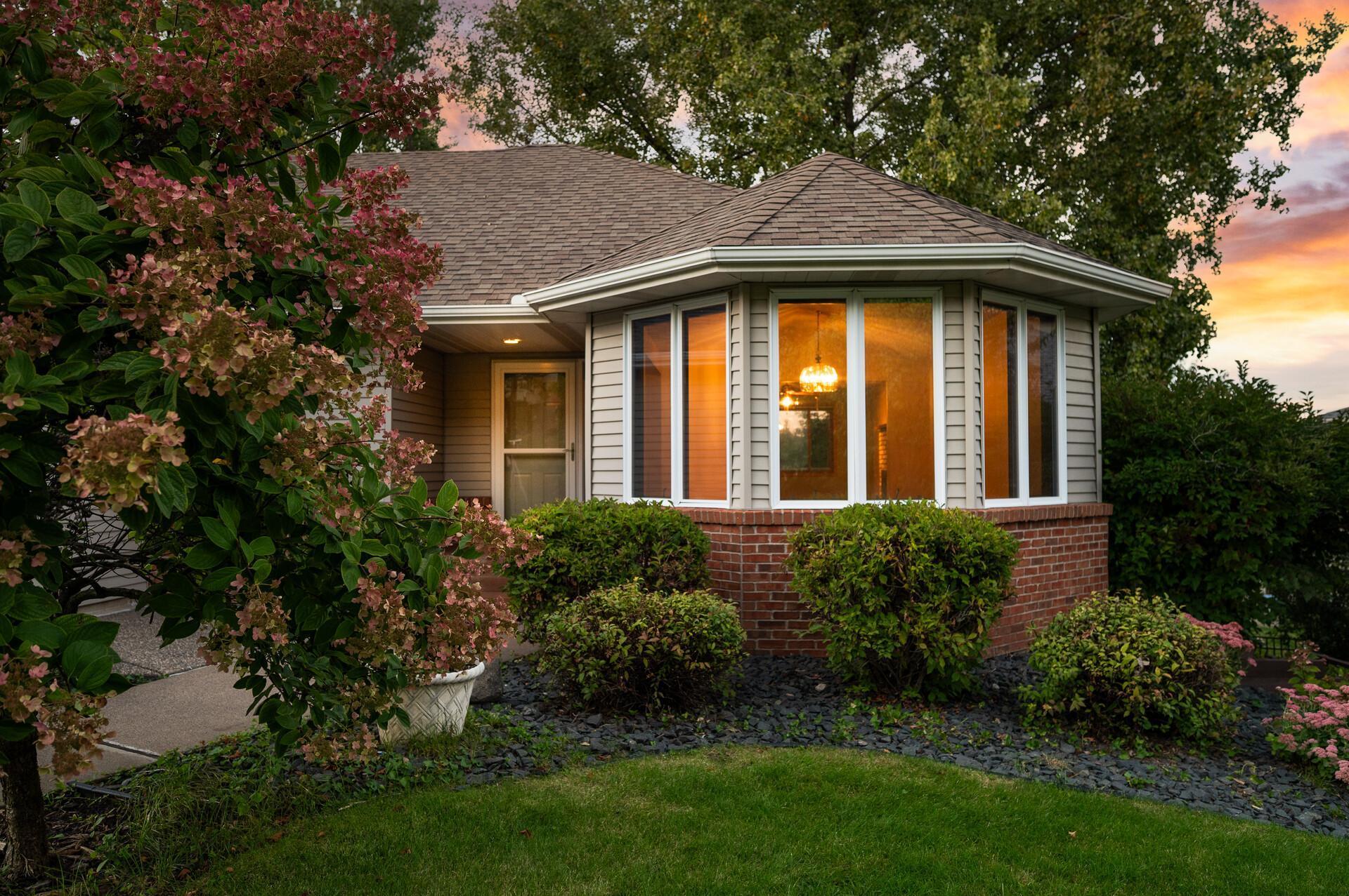 4454 Victoria Street N