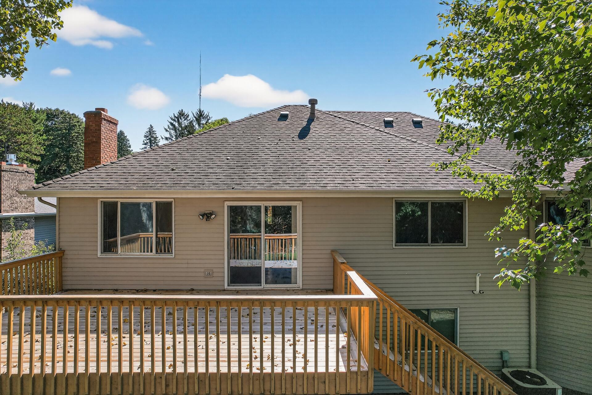 4454 Victoria Street N