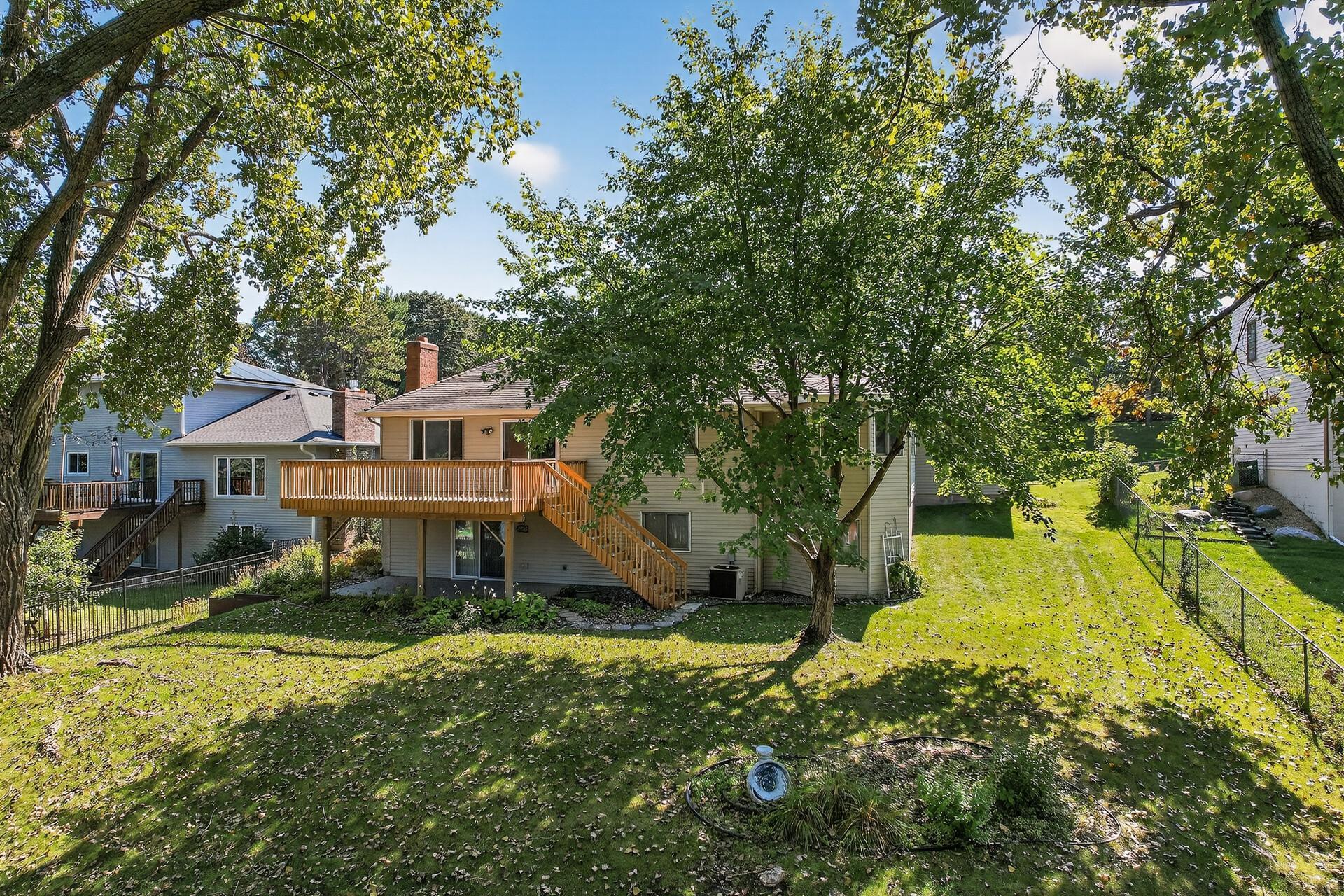 4454 Victoria Street N