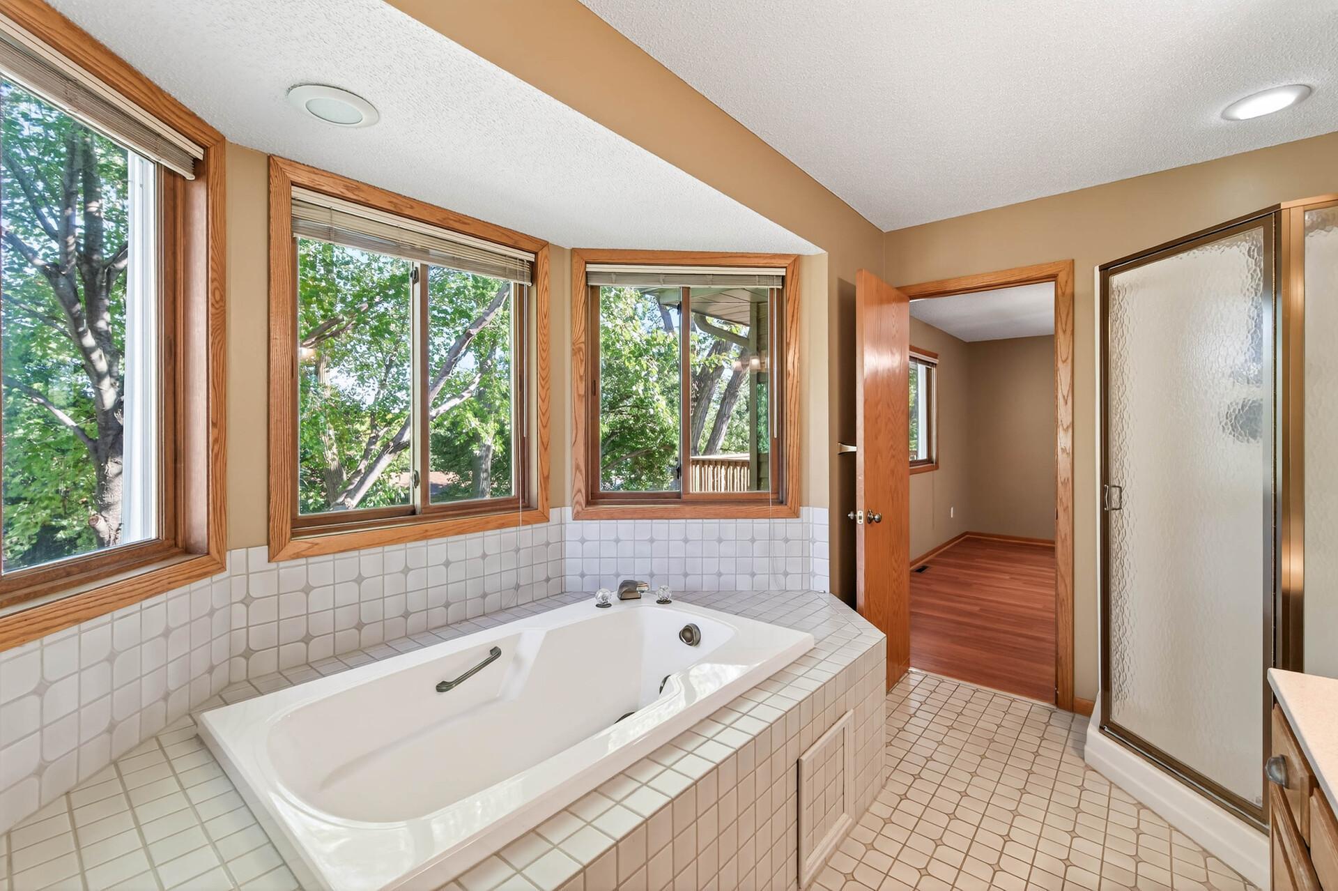 4454 Victoria Street N