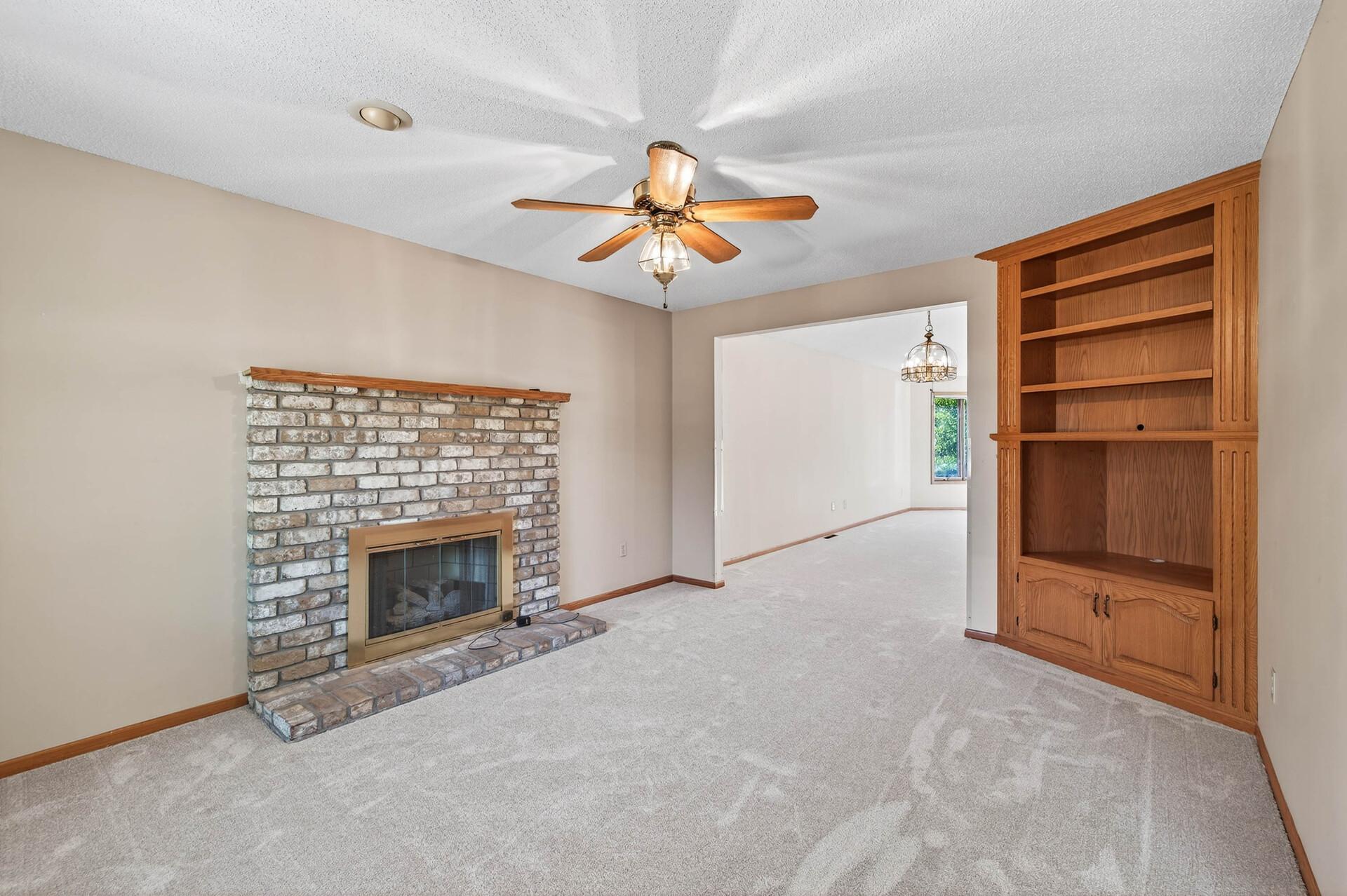 4454 Victoria Street N