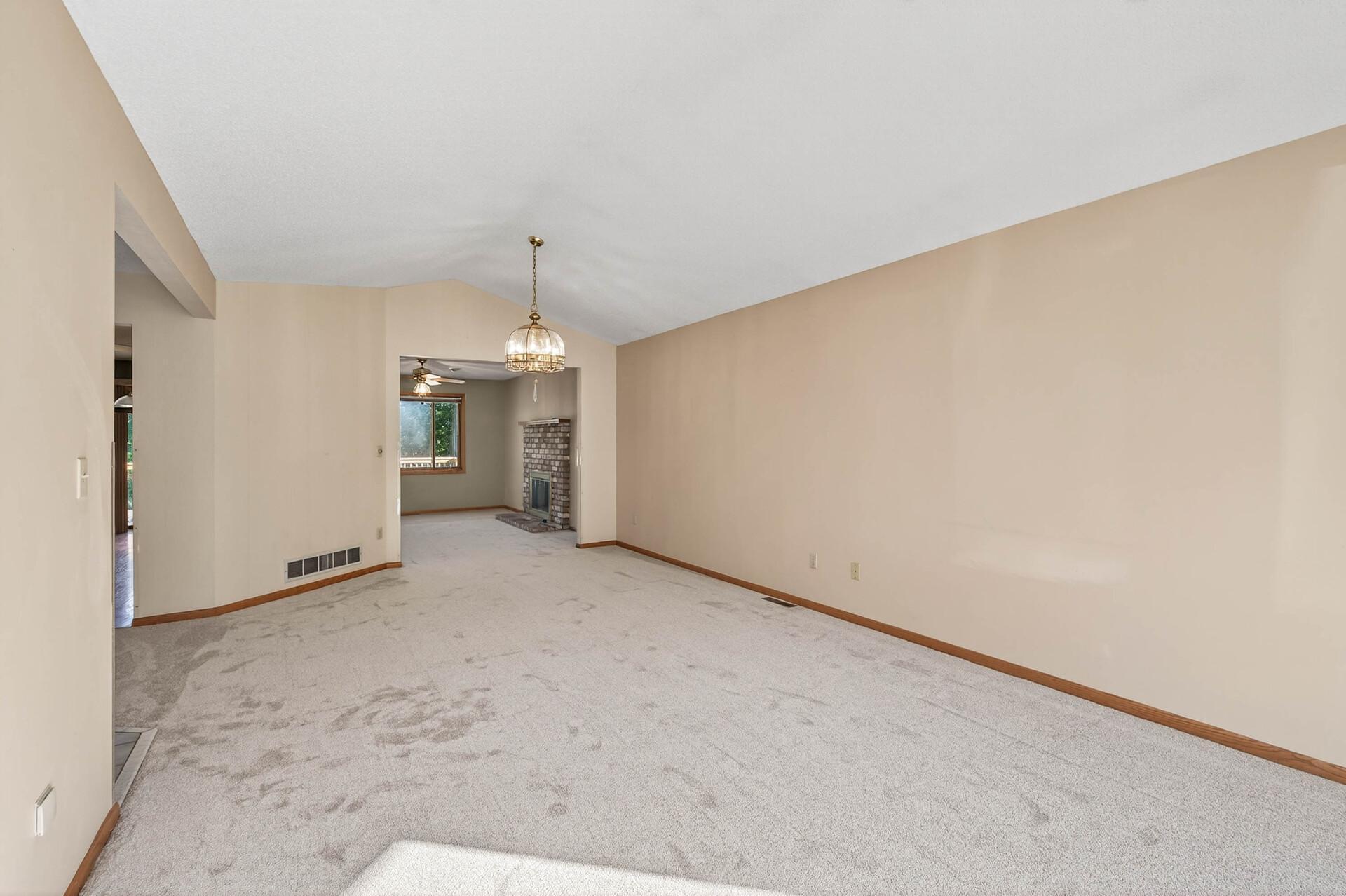 4454 Victoria Street N