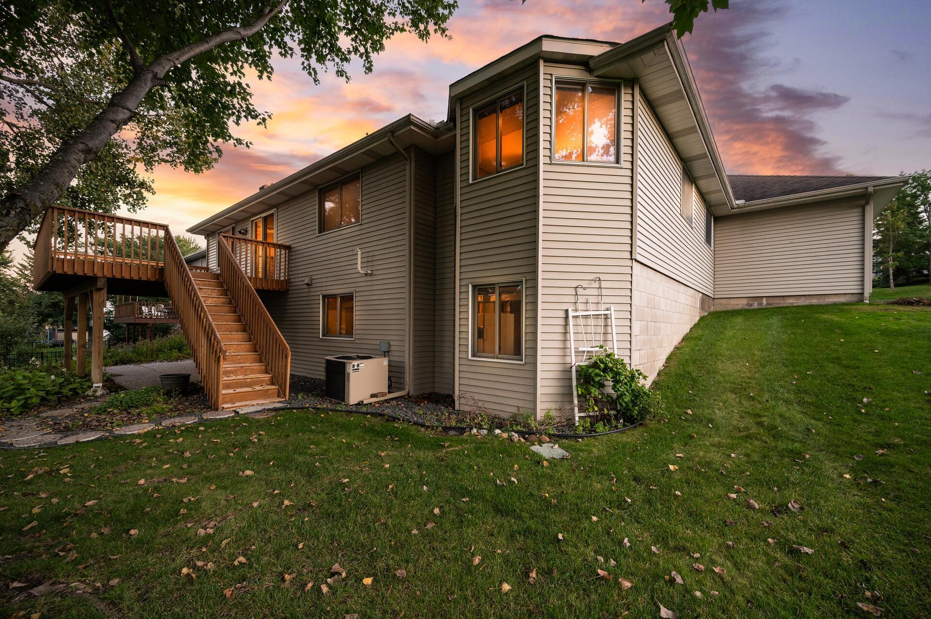 4454 Victoria Street N