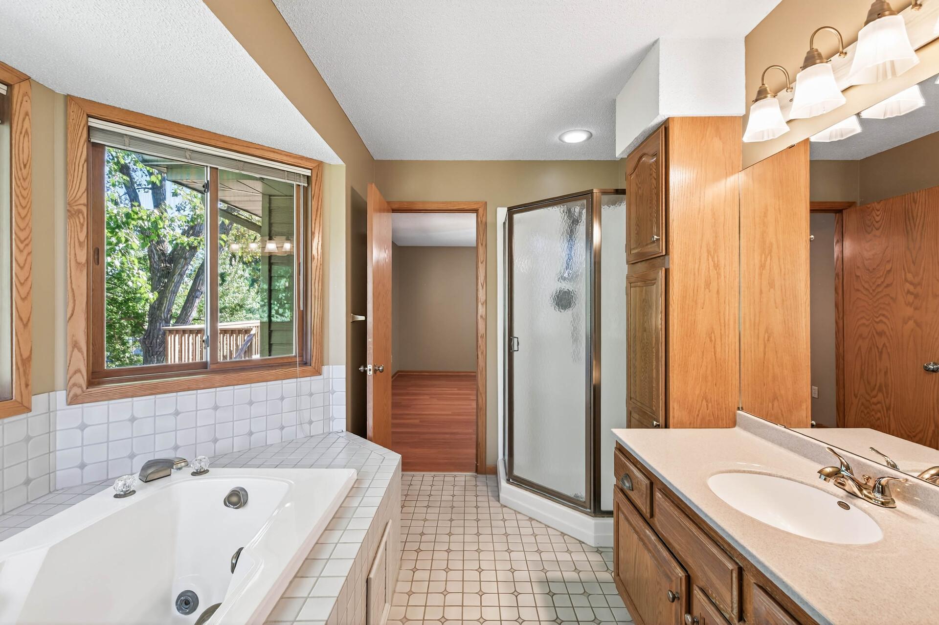 4454 Victoria Street N