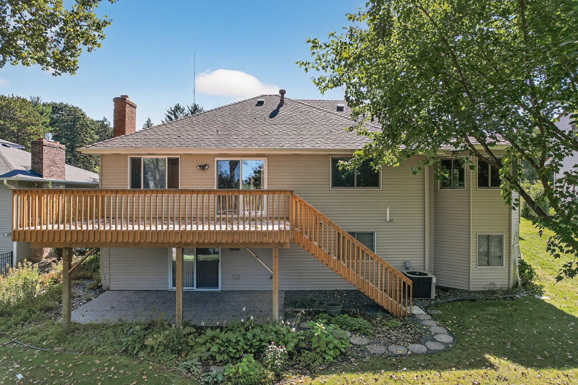 4454 Victoria Street N