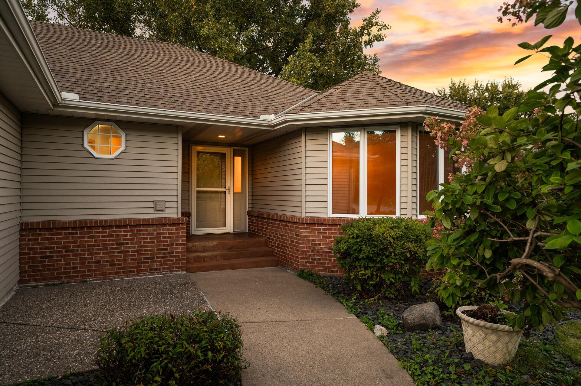 4454 Victoria Street N