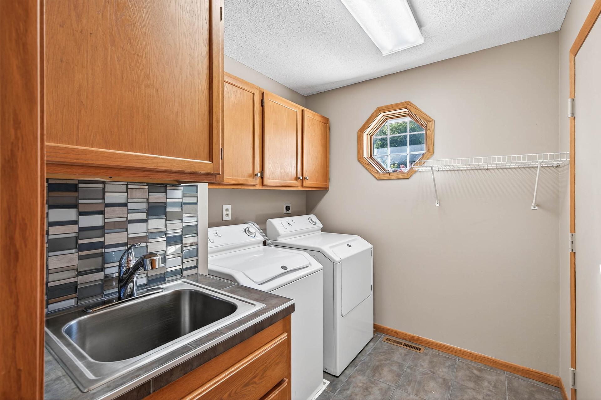 4454 Victoria Street N