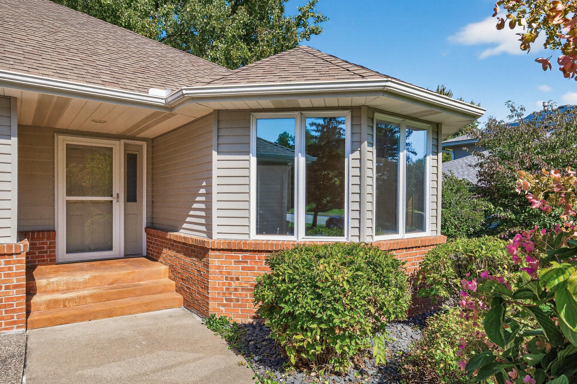 4454 Victoria Street N