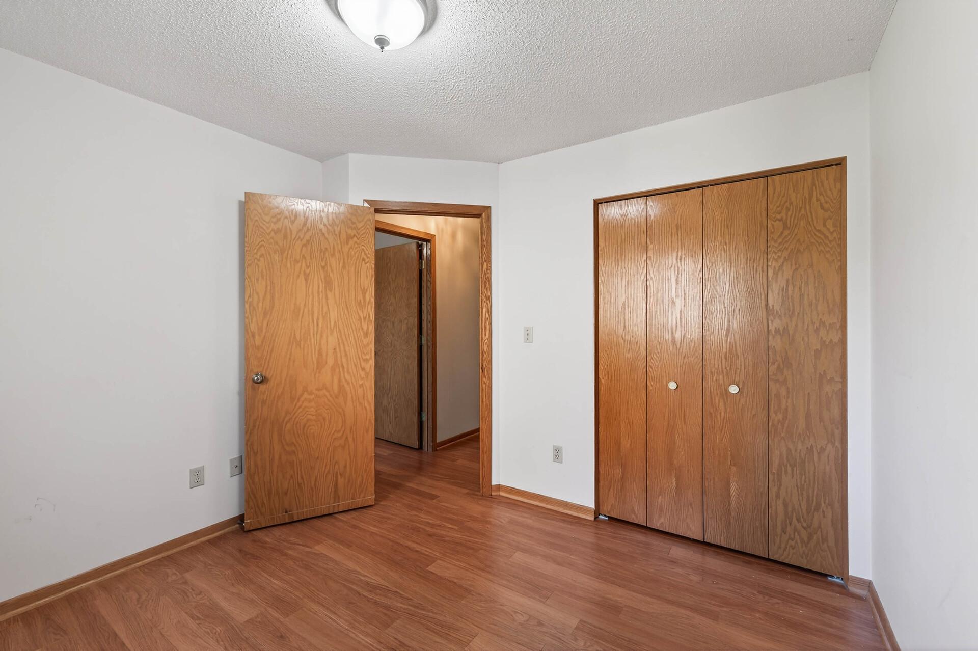 4454 Victoria Street N