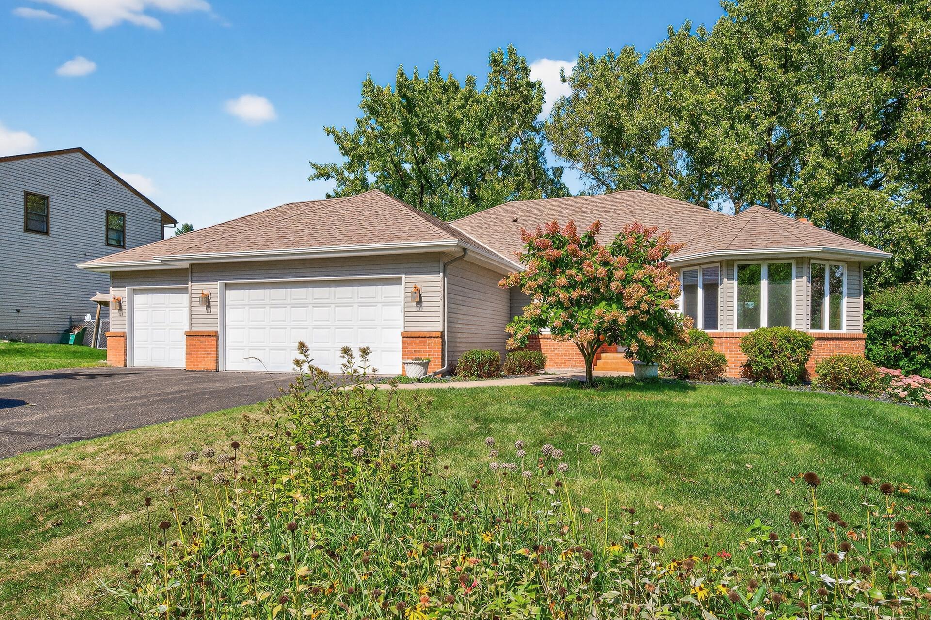 4454 Victoria Street N