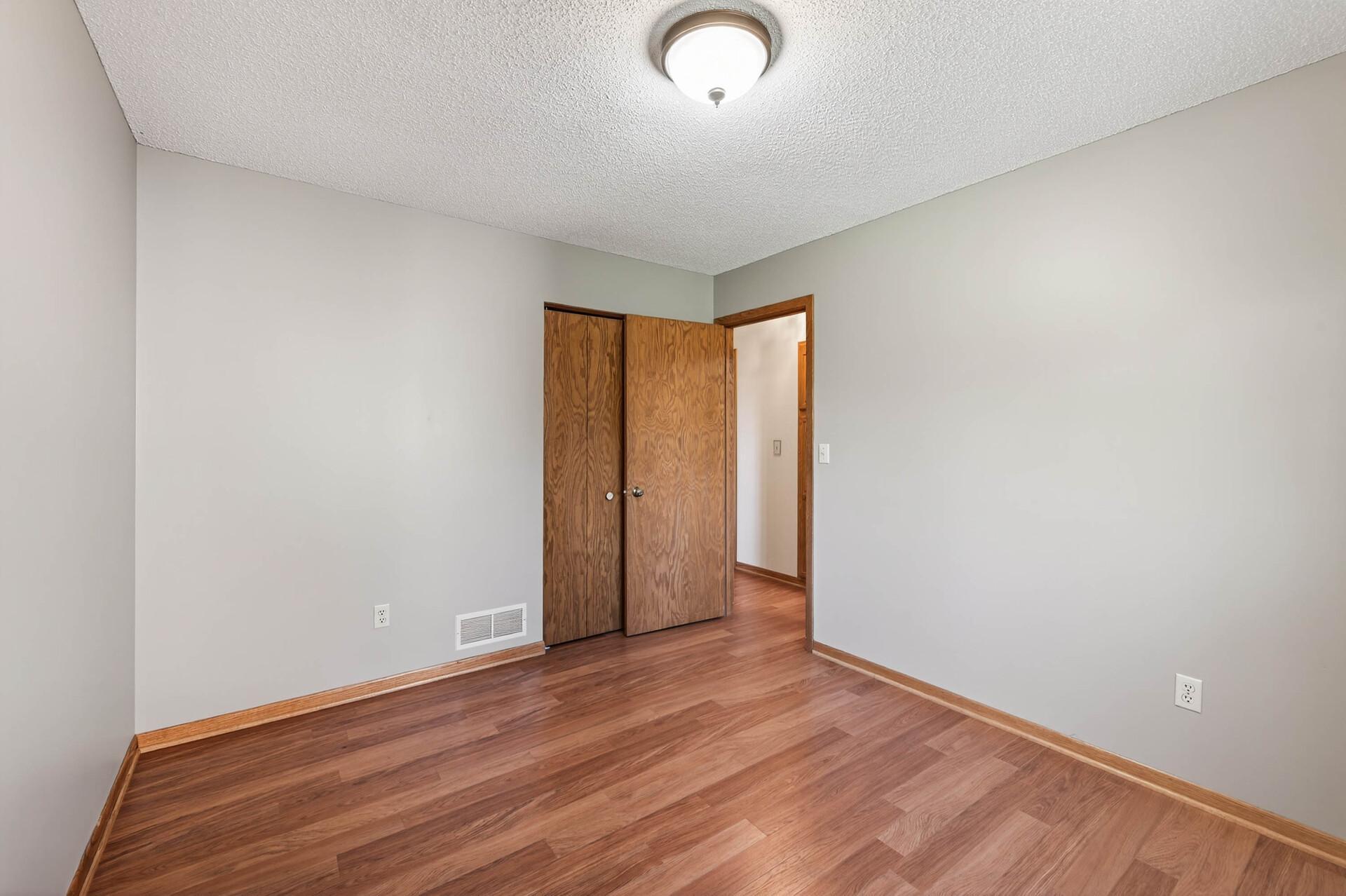 4454 Victoria Street N