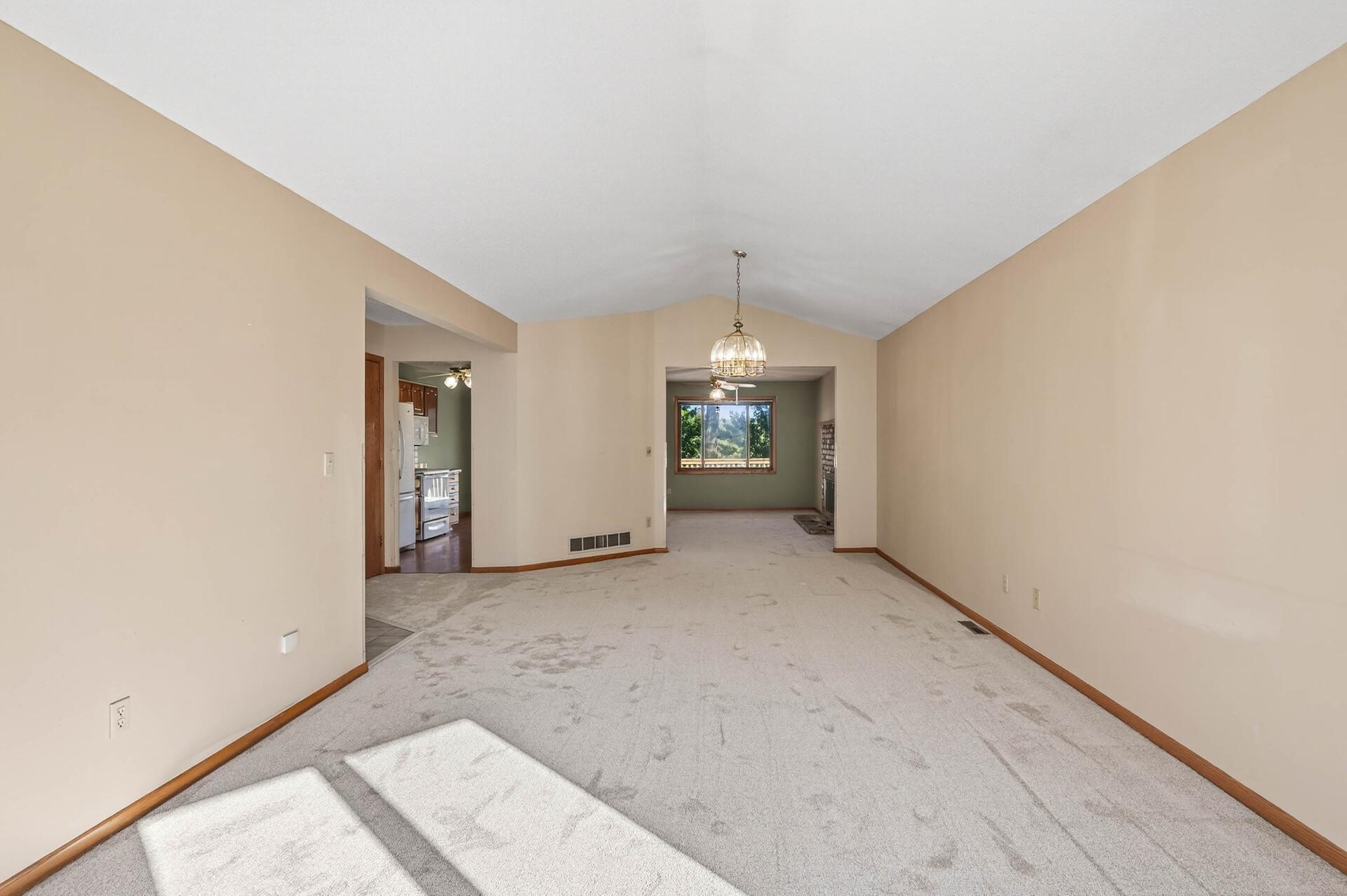 4454 Victoria Street N