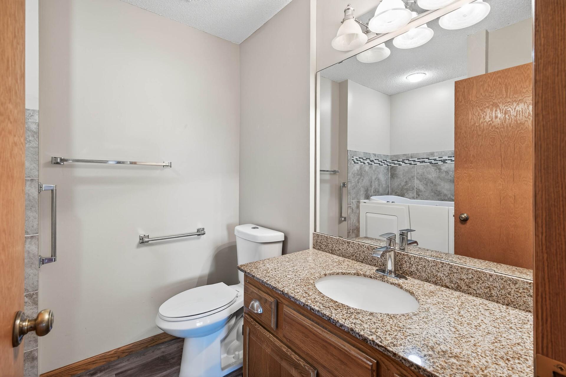 4454 Victoria Street N