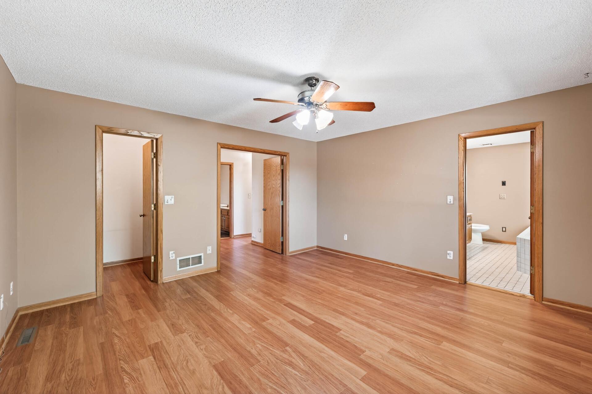 4454 Victoria Street N