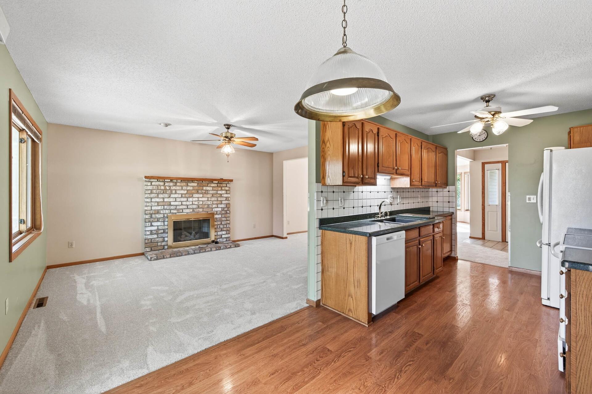 4454 Victoria Street N