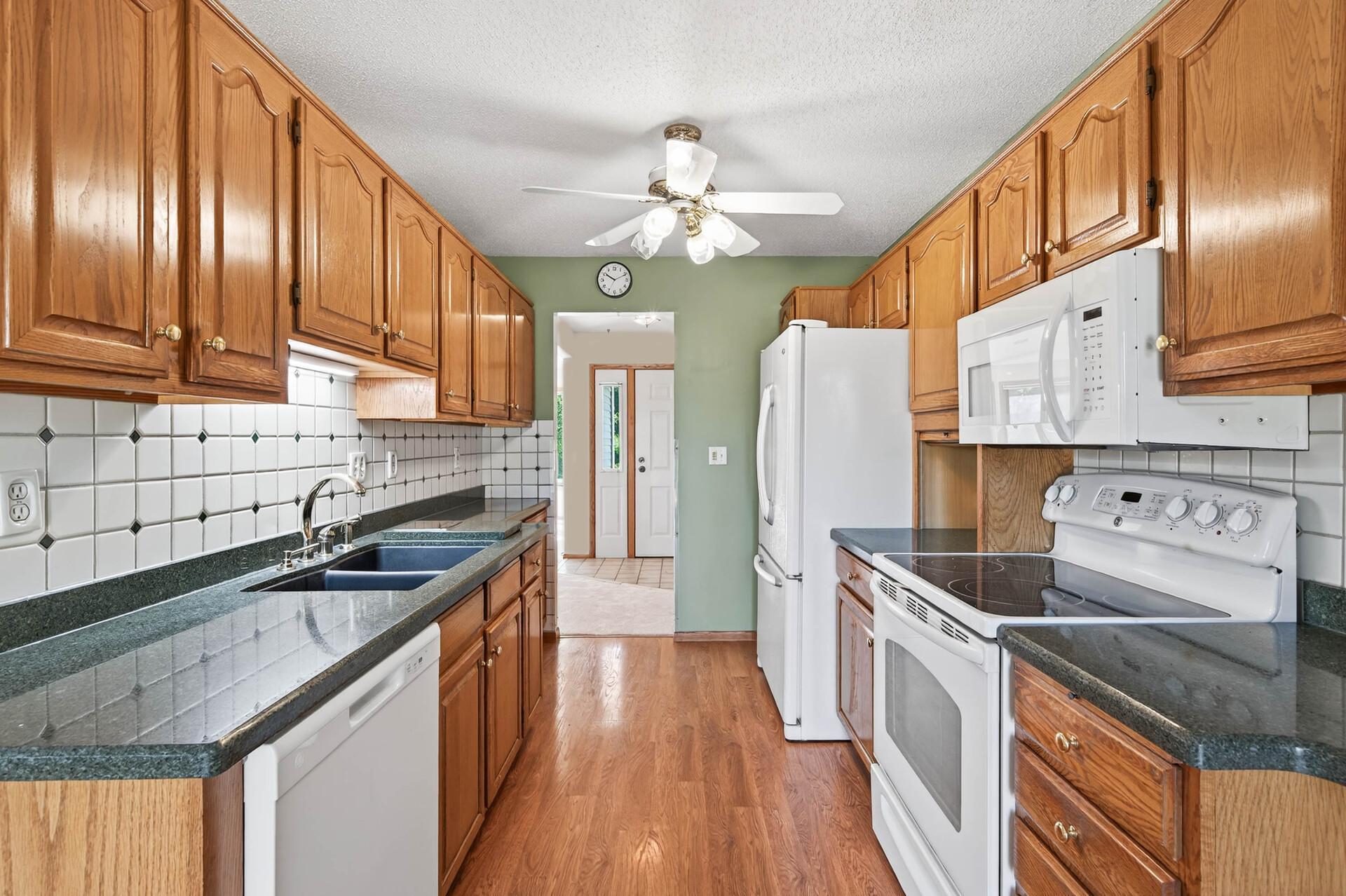 4454 Victoria Street N