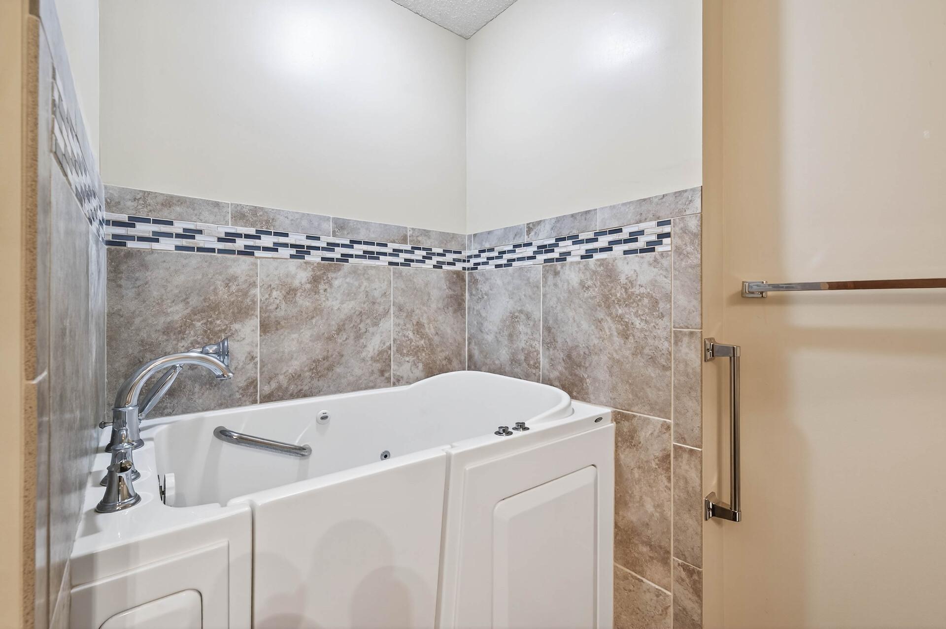 4454 Victoria Street N