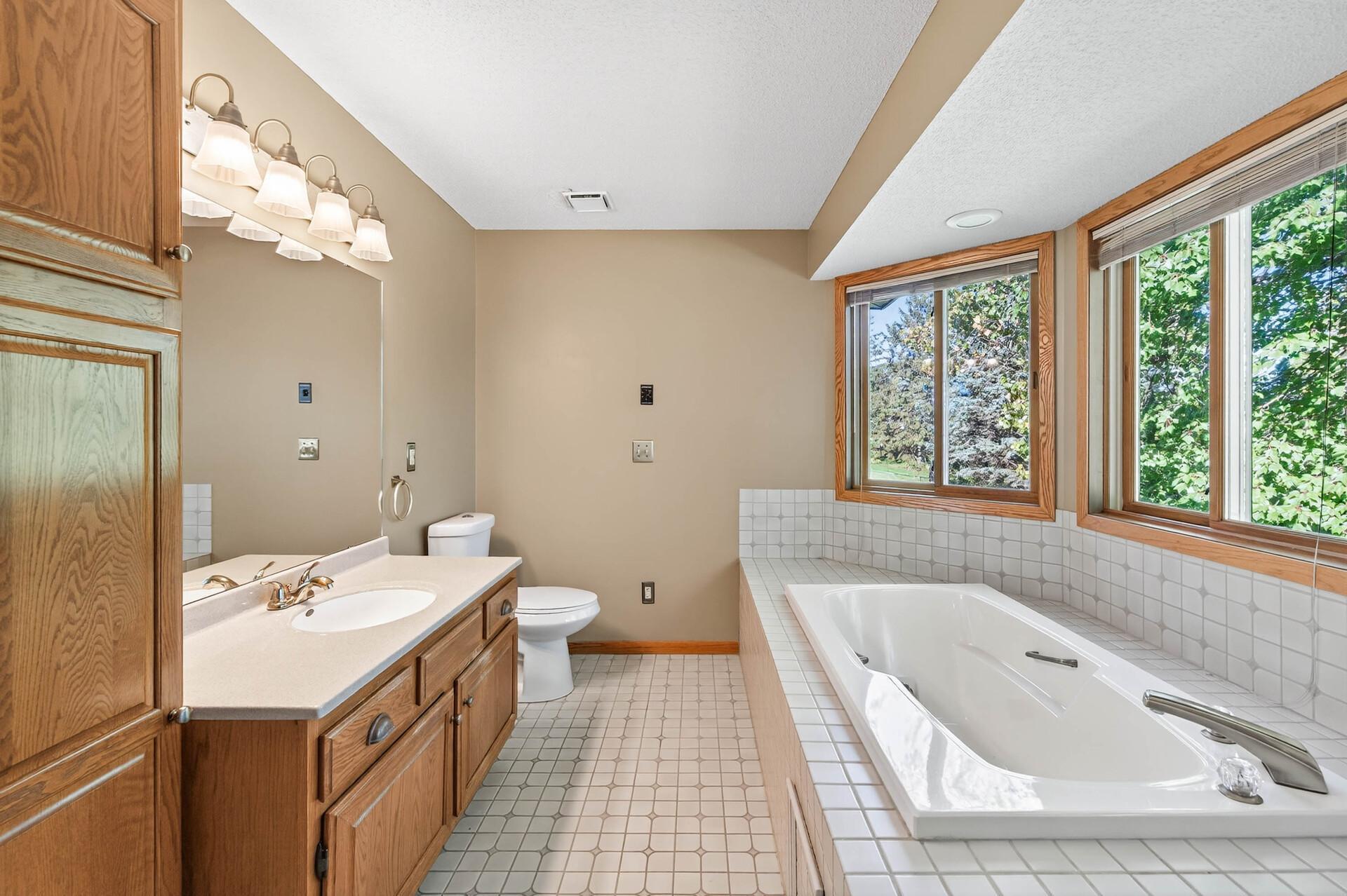 4454 Victoria Street N