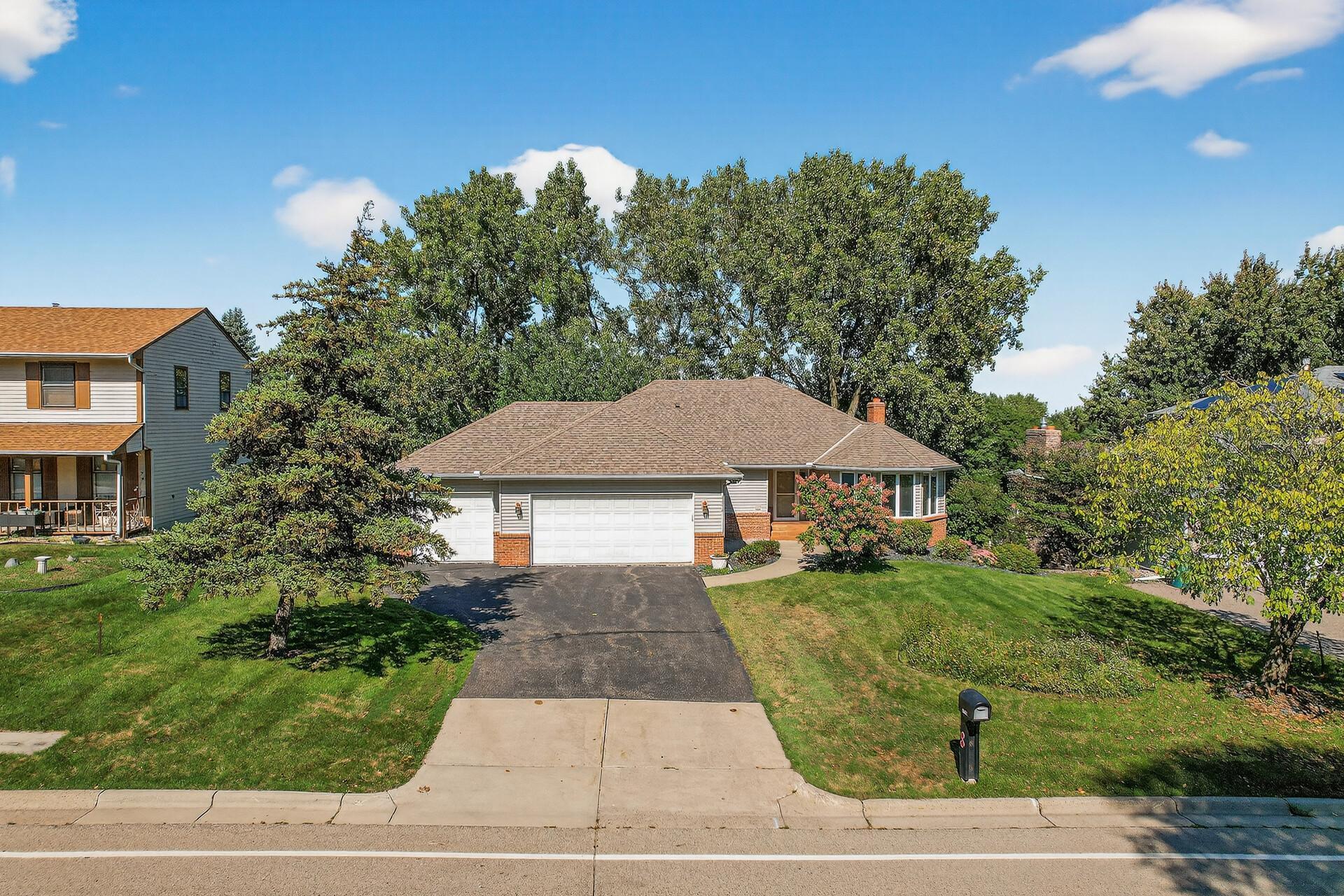 4454 Victoria Street N