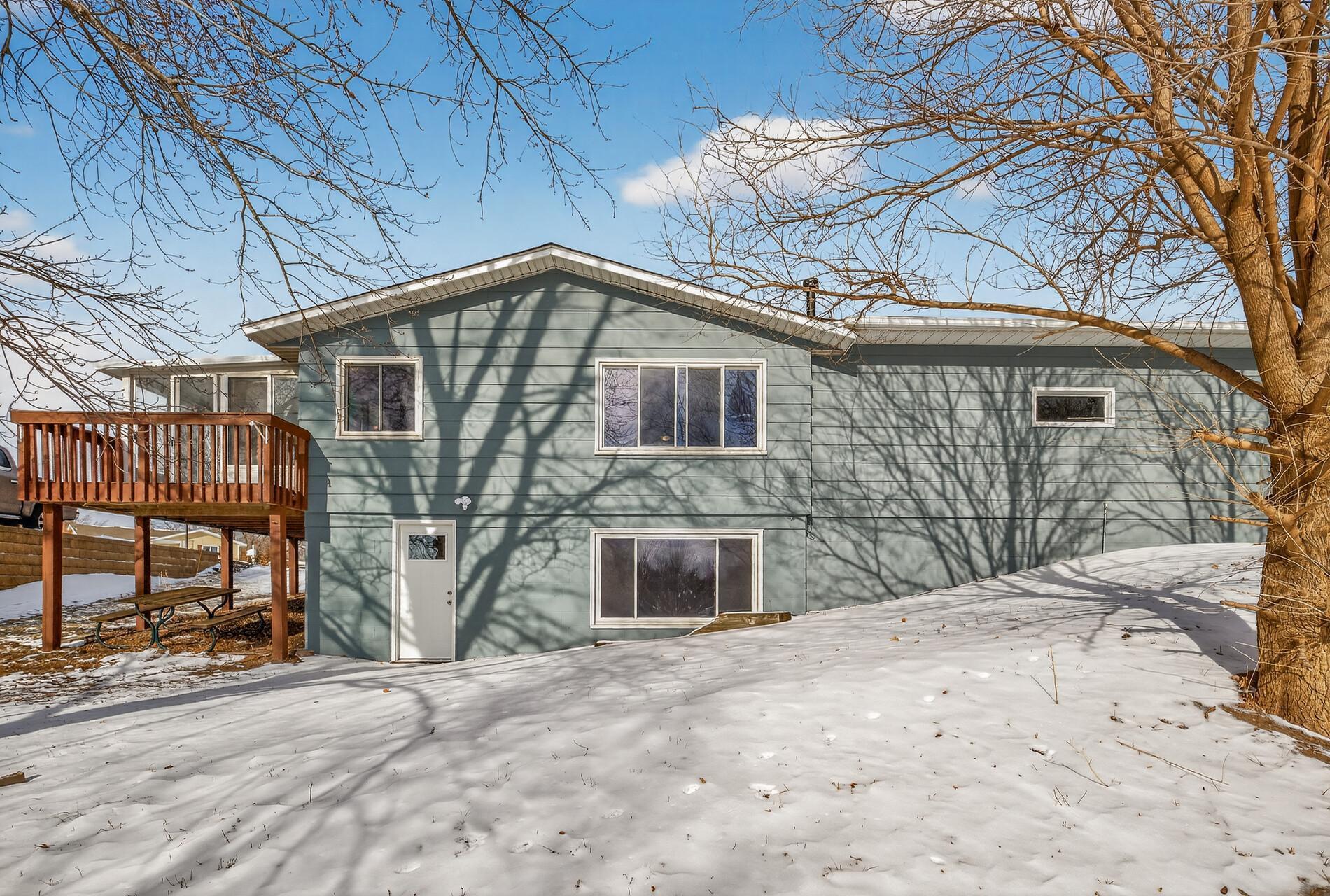 1944 Davis Court