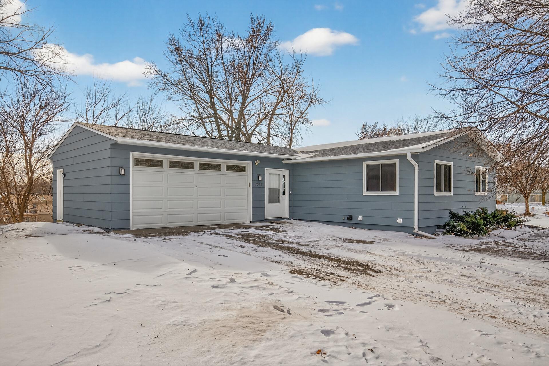 1944 Davis Court