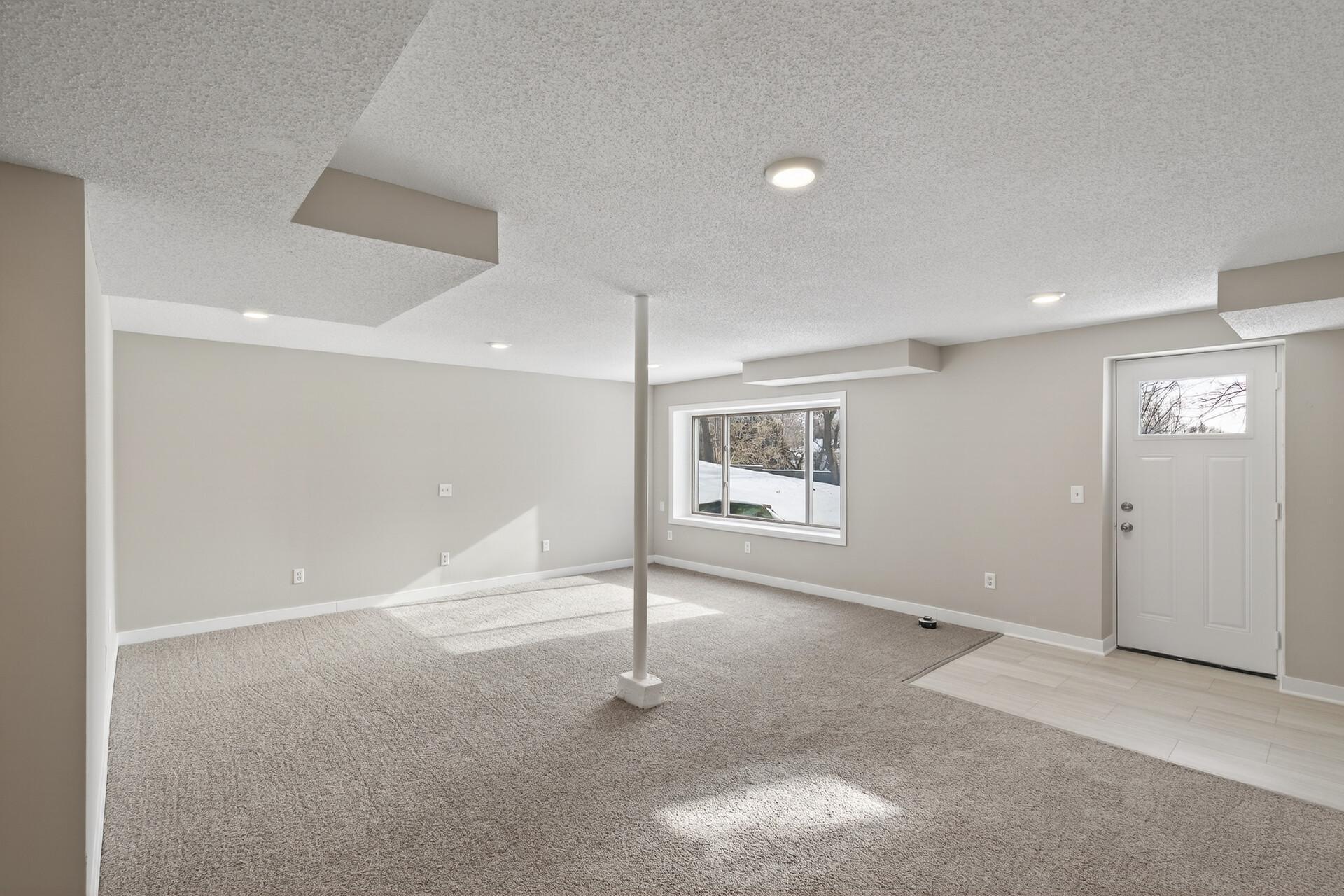1944 Davis Court