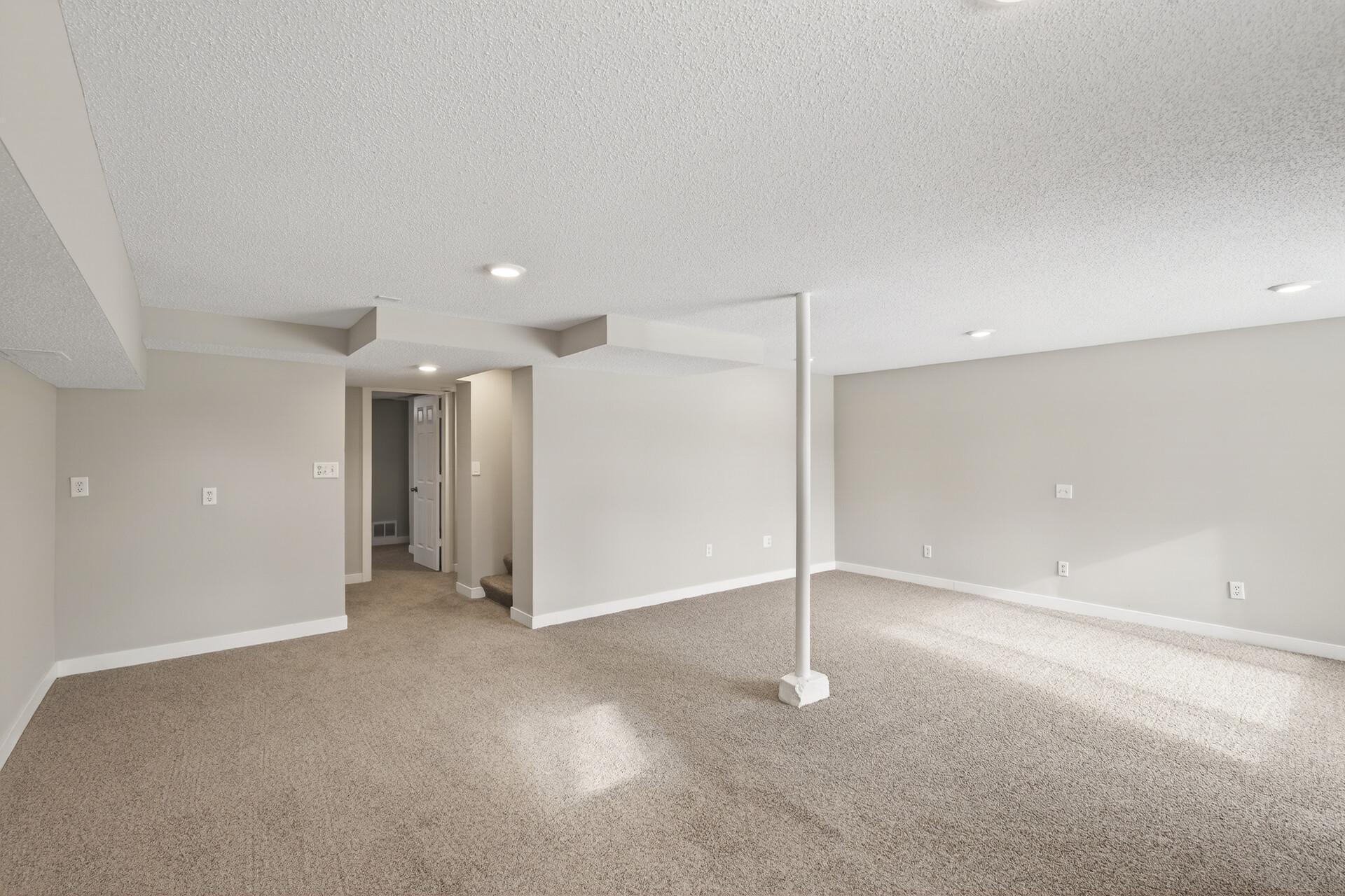 1944 Davis Court