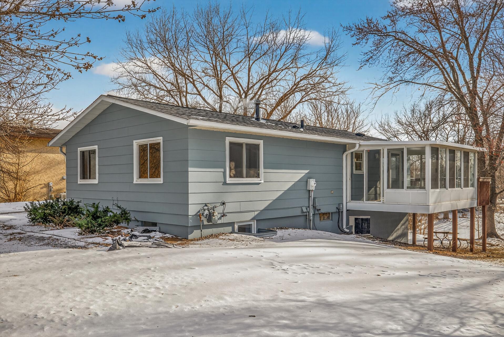 1944 Davis Court