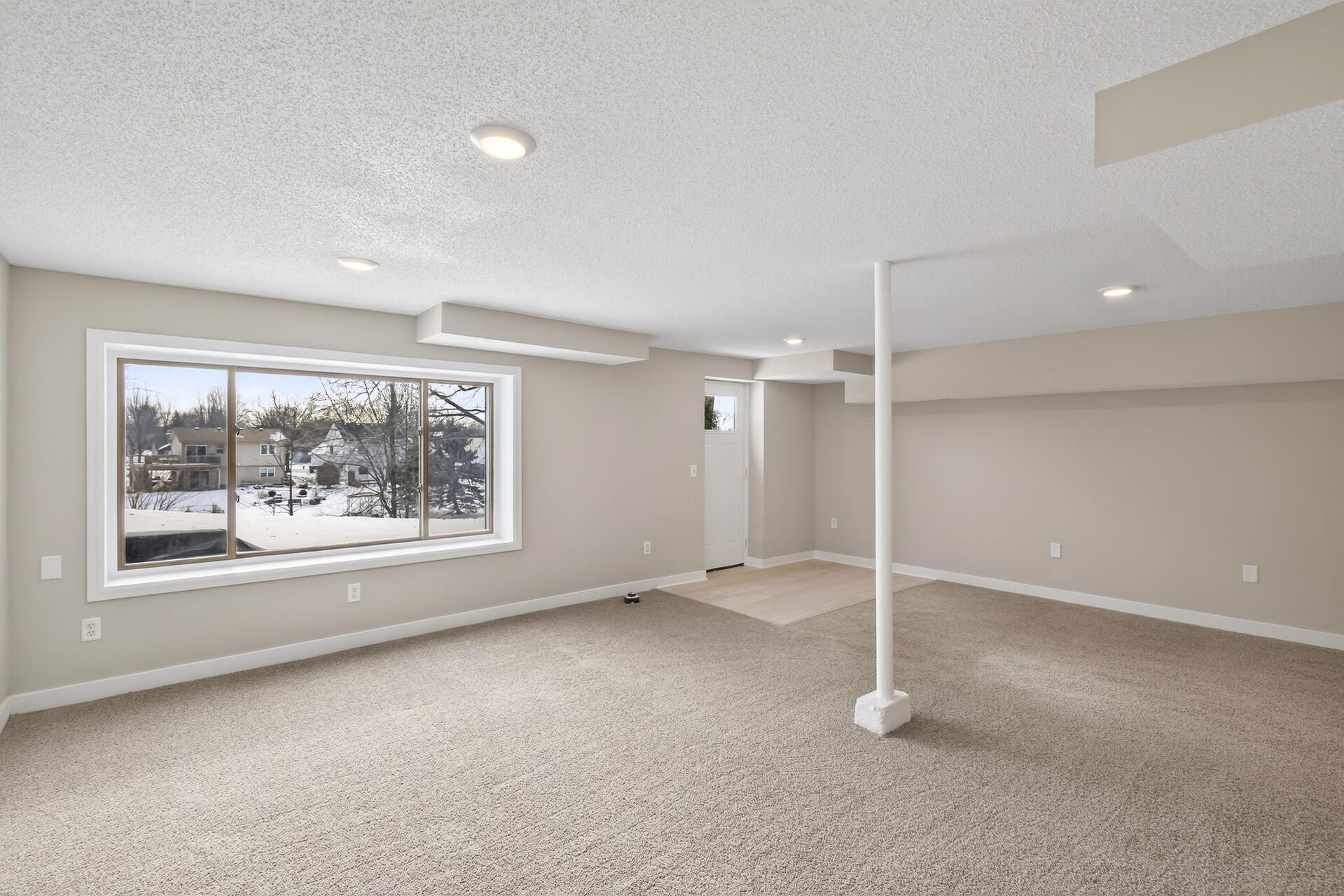 1944 Davis Court
