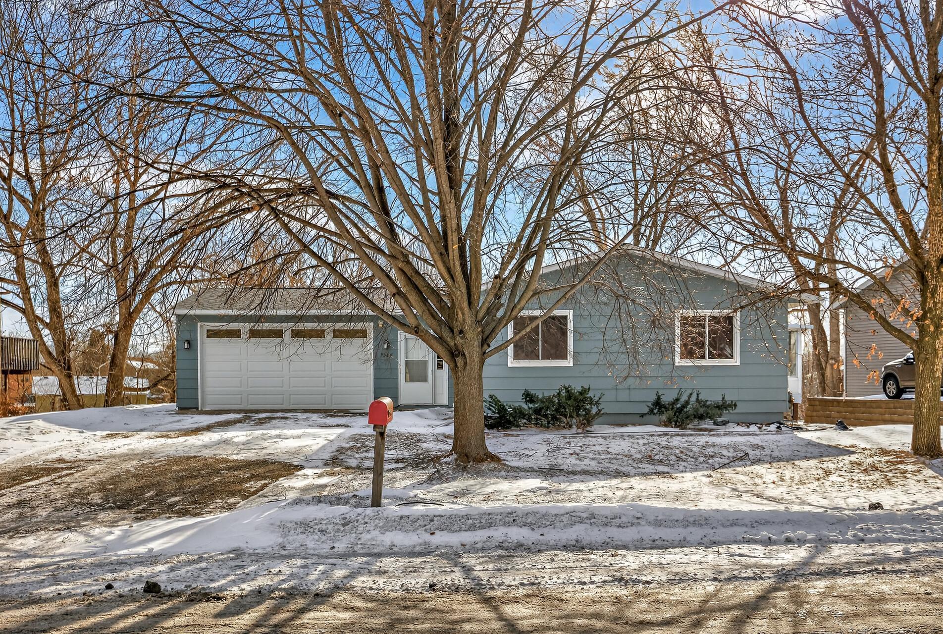 1944 Davis Court