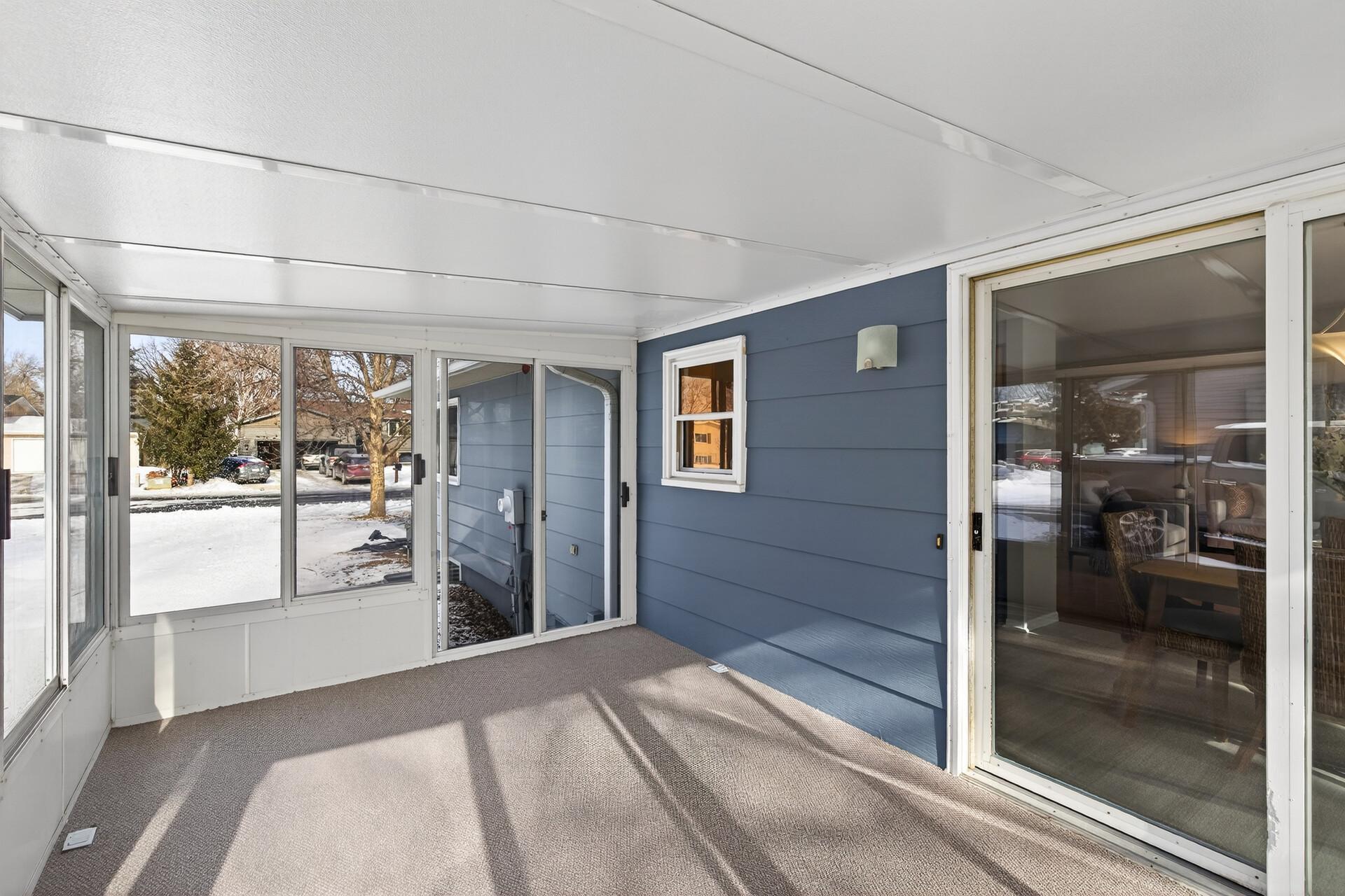 1944 Davis Court